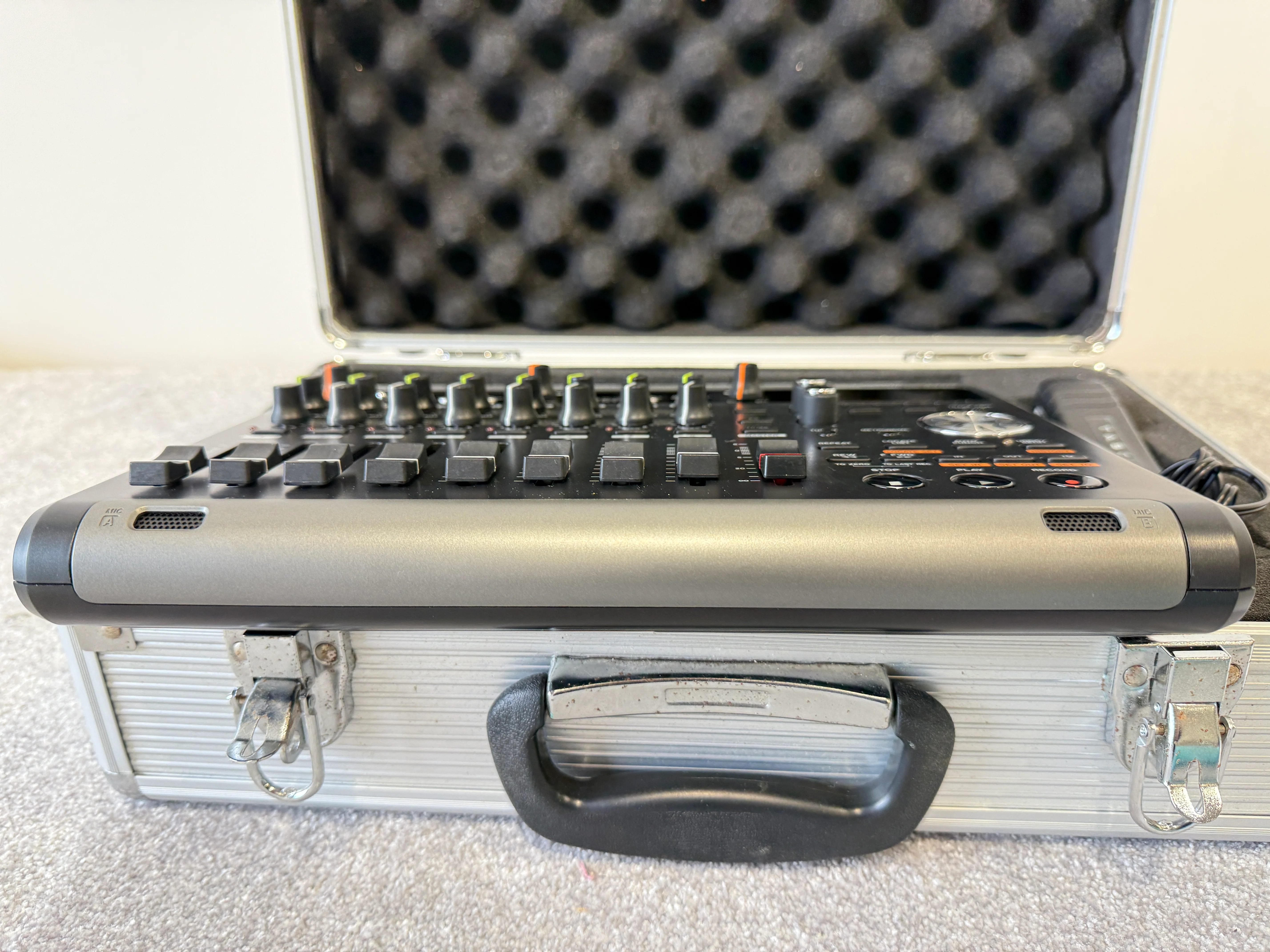 Tascam DP-03SD Digital Portastudio / Mixer / Music Maker with Flight Case - Image 15