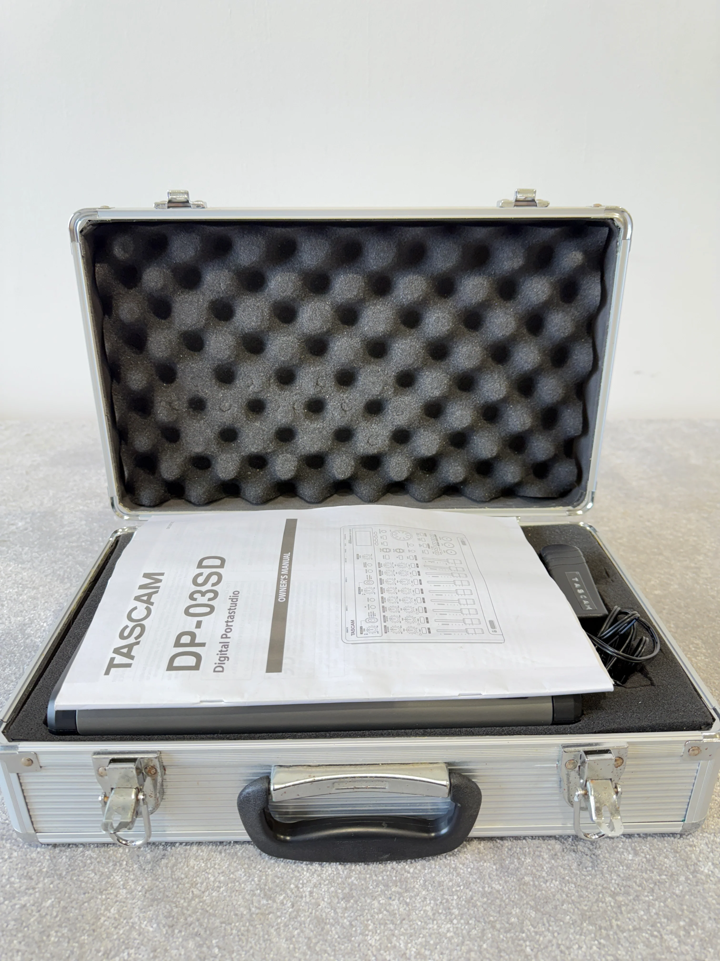 Tascam DP-03SD Digital Portastudio / Mixer / Music Maker with Flight Case - Image 3