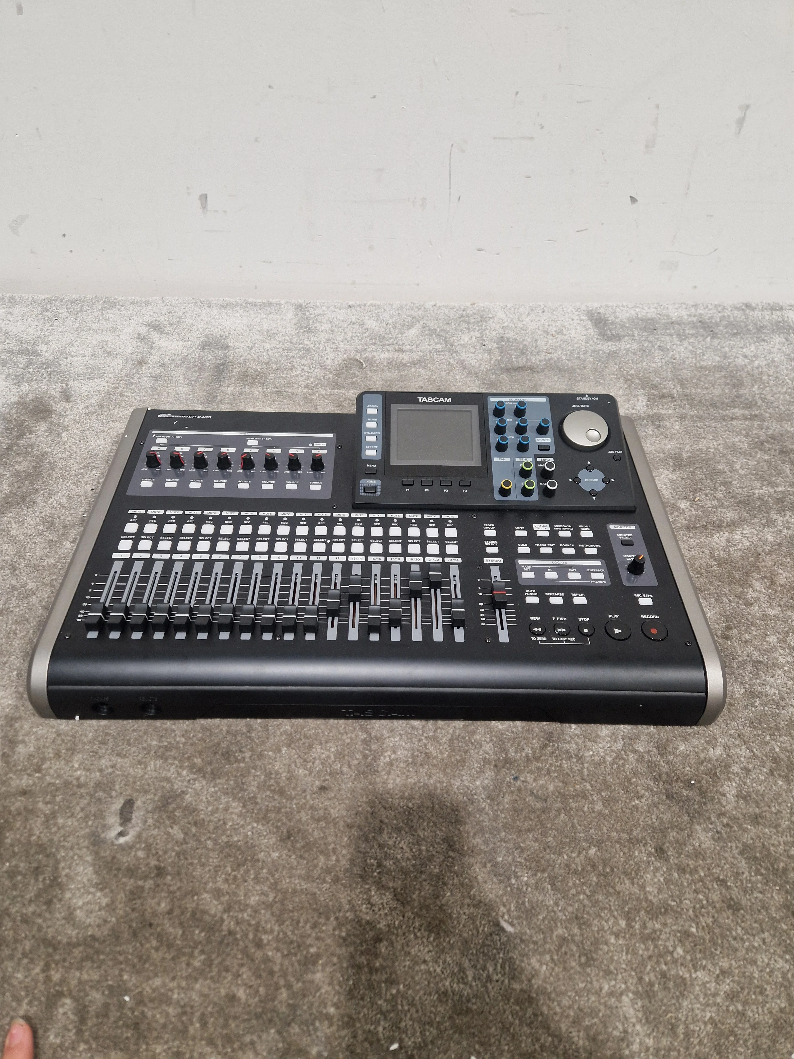 Tascam DP-24SD - Digital Multitrack Recorder - Black - Excellent w/ Original Box - Image 12