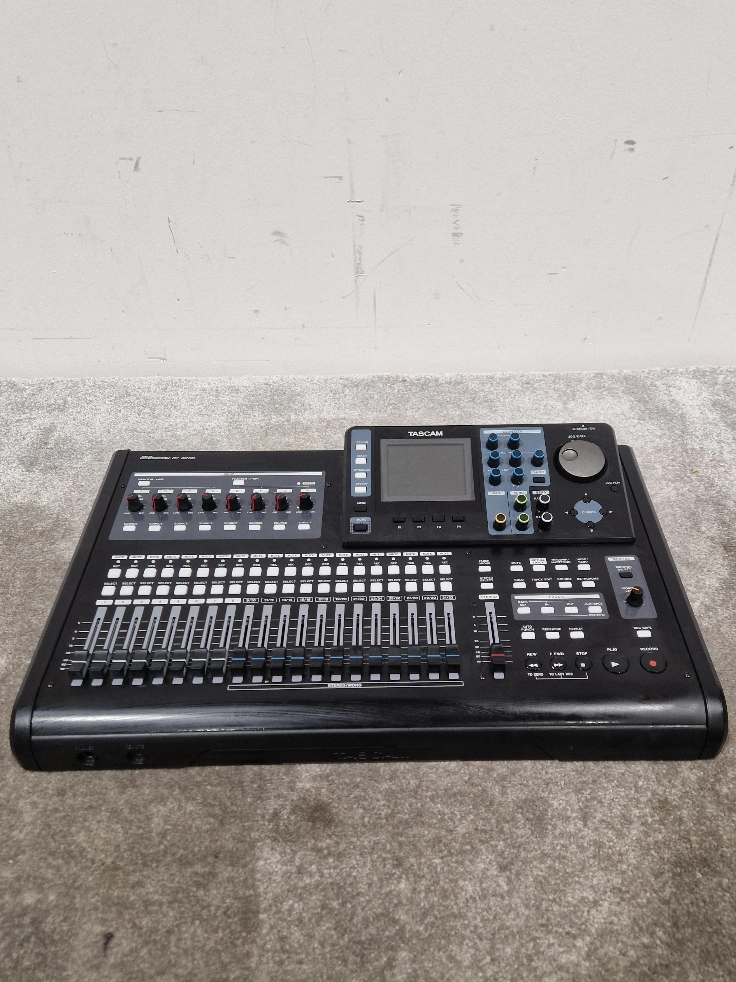 Tascam DP32SD - 32-Track Digital Portastudio - Excellent w/ Original Box