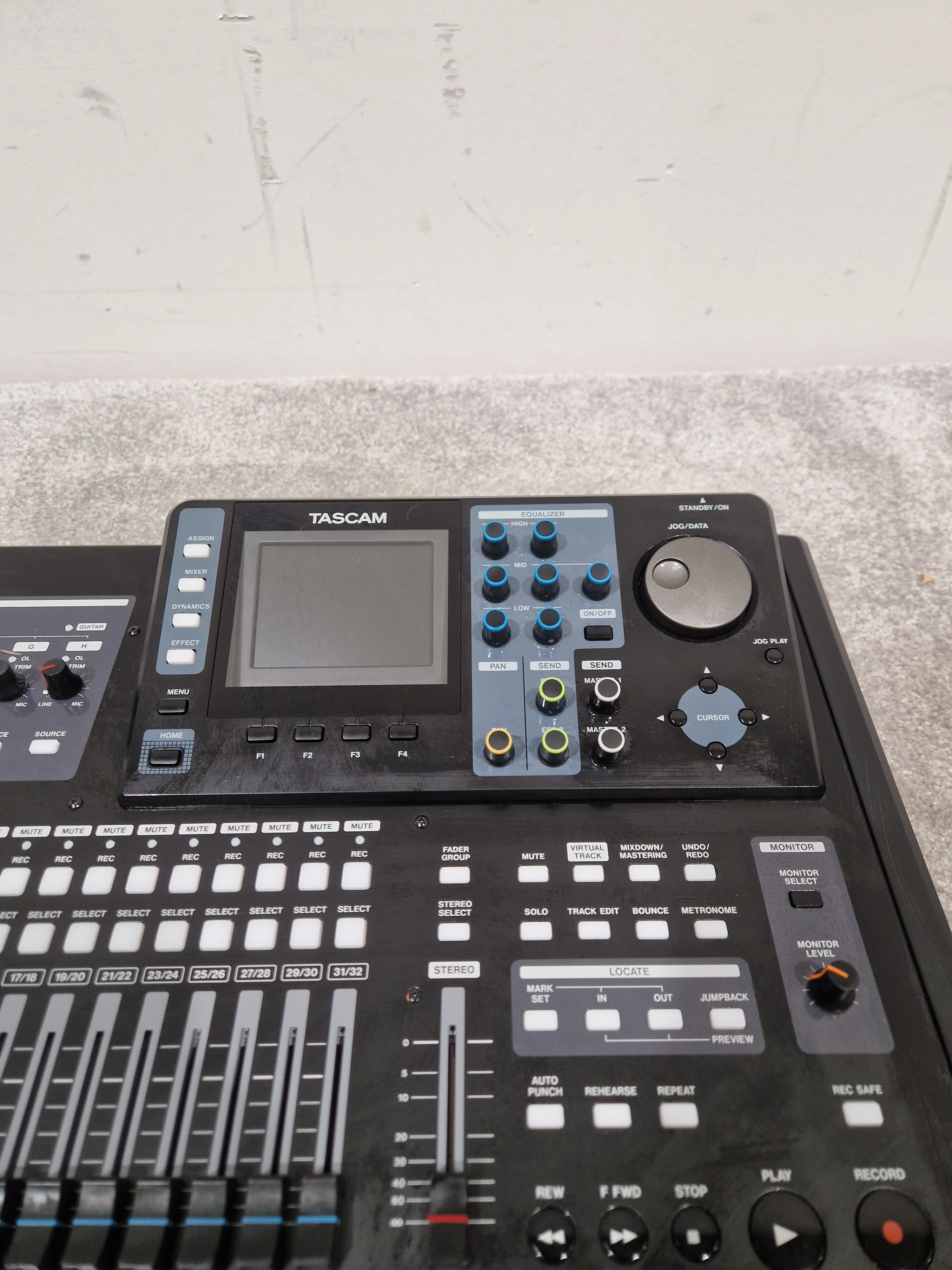 Tascam DP32SD - 32-Track Digital Portastudio - Excellent w/ Original Box - Image 2