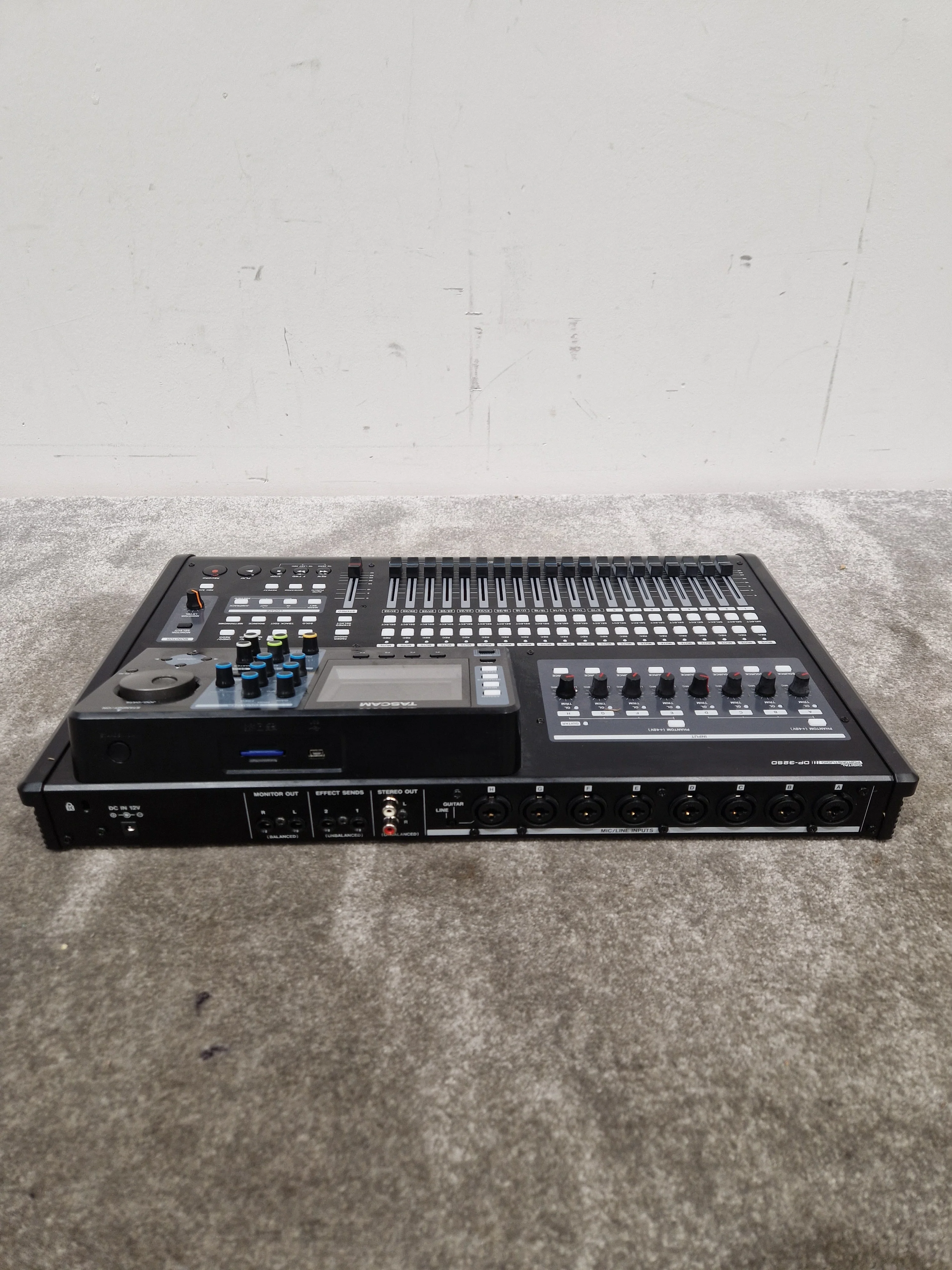 Tascam DP32SD - 32-Track Digital Portastudio - Excellent w/ Original Box - Image 4