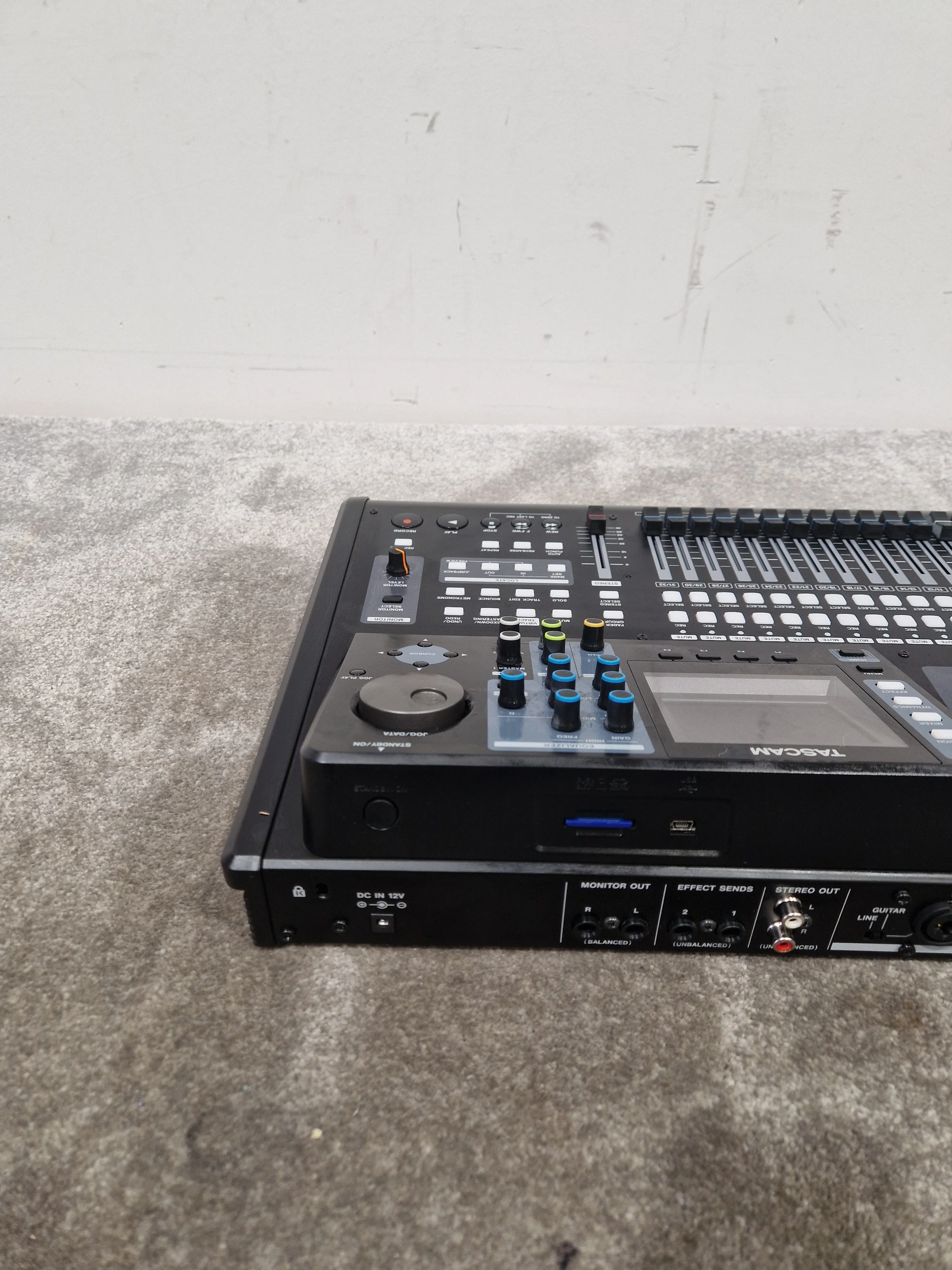 Tascam DP32SD - 32-Track Digital Portastudio - Excellent w/ Original Box - Image 5