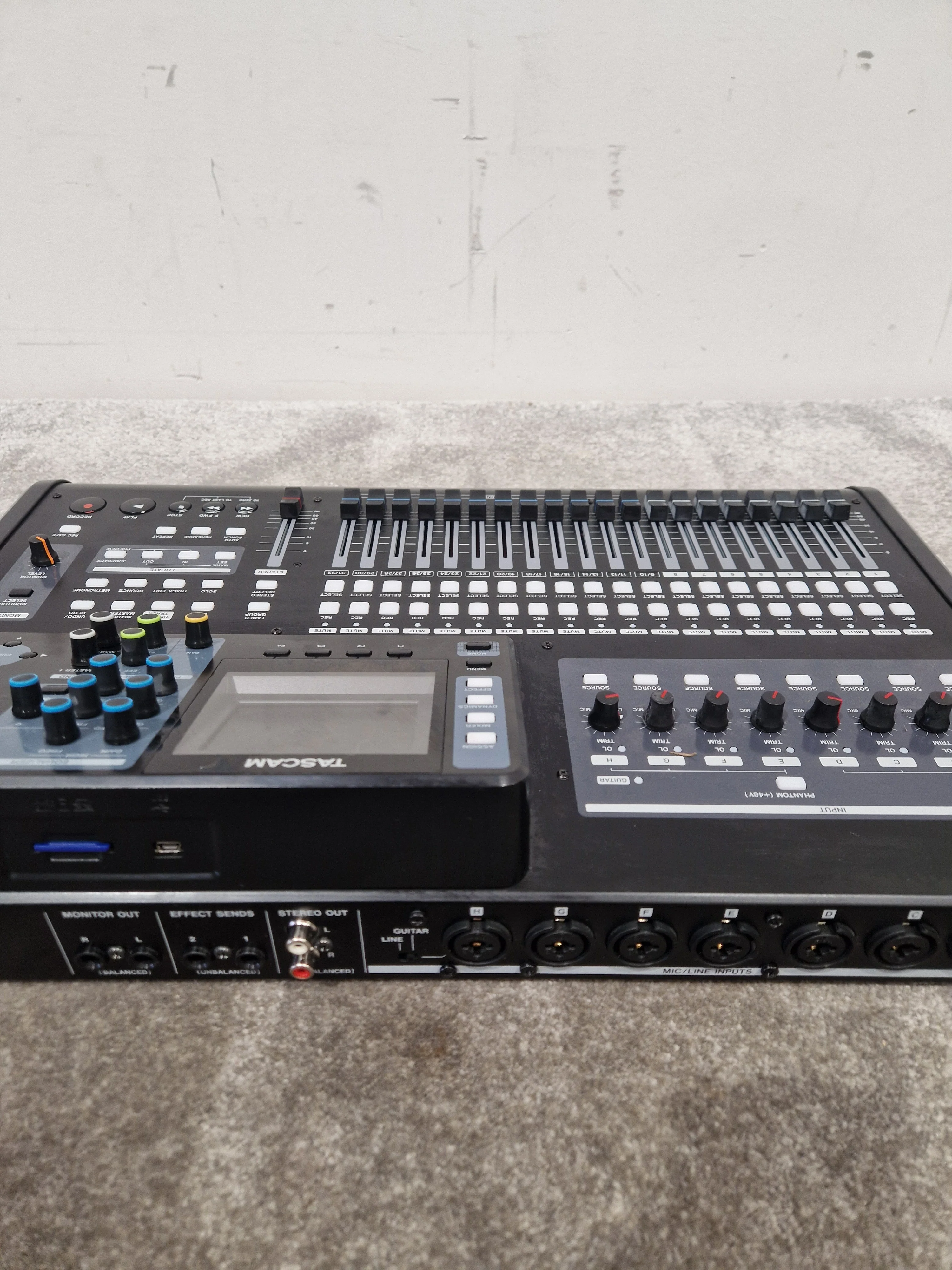 Tascam DP32SD - 32-Track Digital Portastudio - Excellent w/ Original Box - Image 7