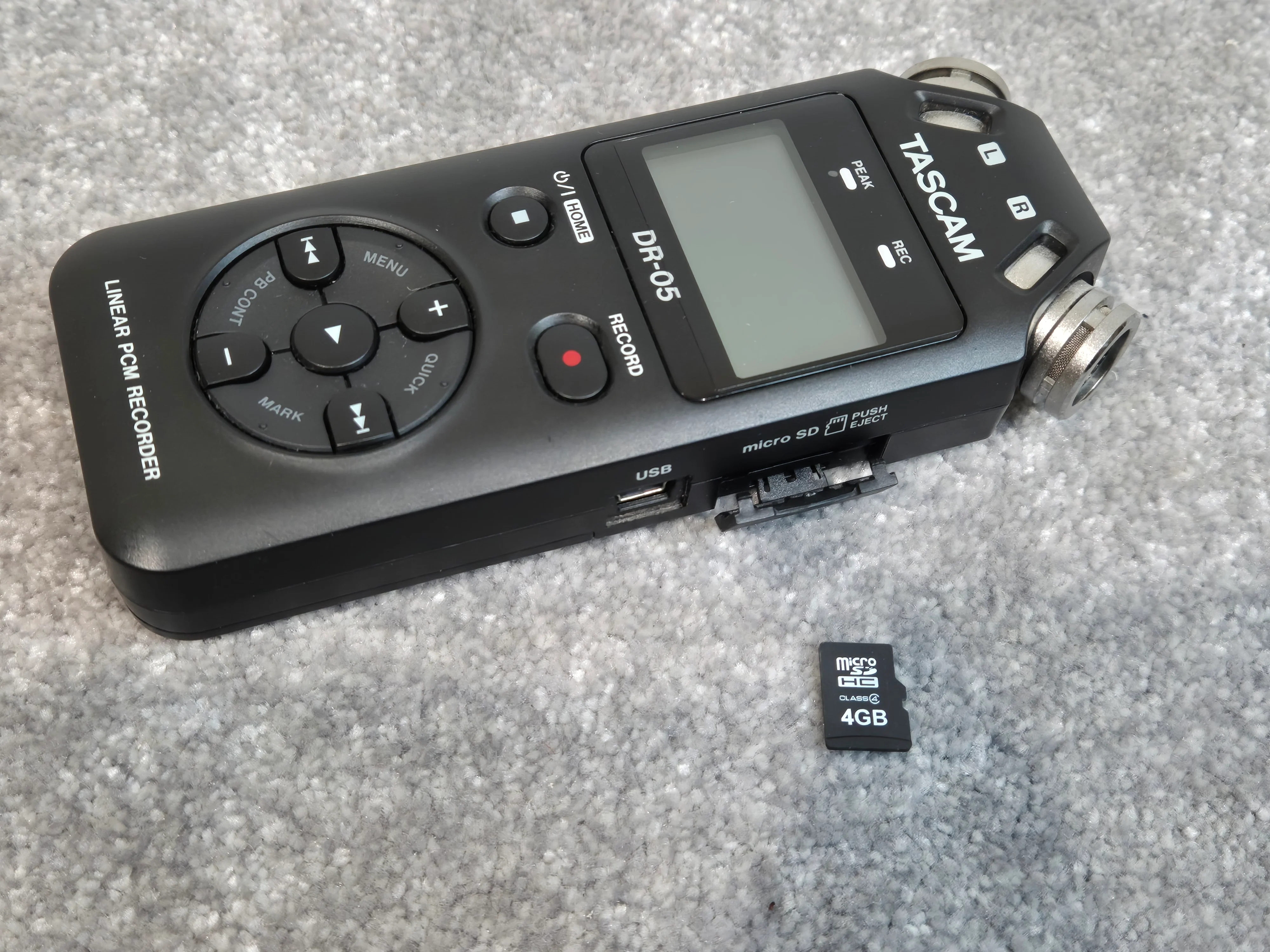 Tascam DR-05 - Digital Voice Recorder With 4Gb SD card - Image 2
