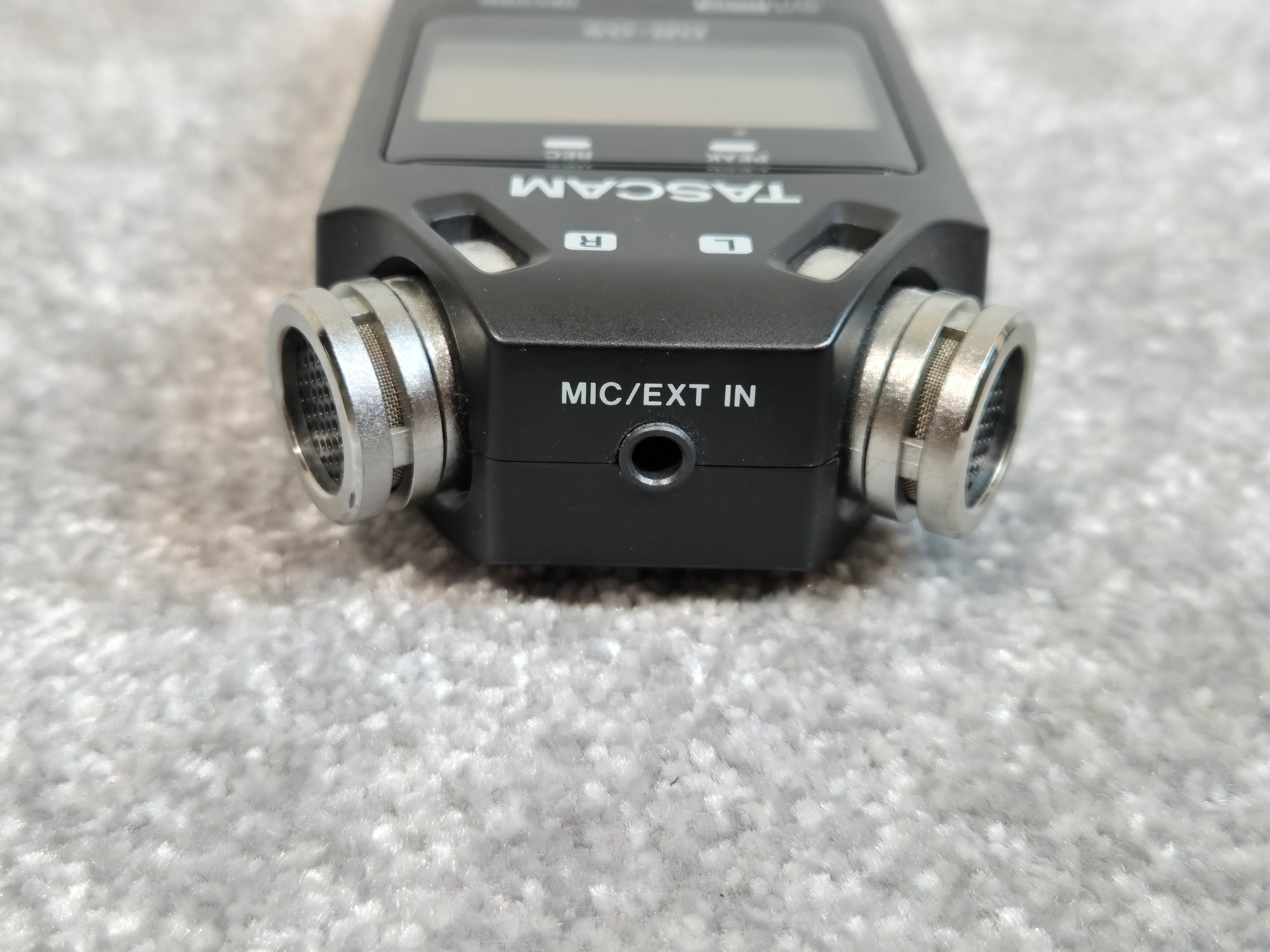 Tascam DR-05 - Digital Voice Recorder With 4Gb SD card - Image 4