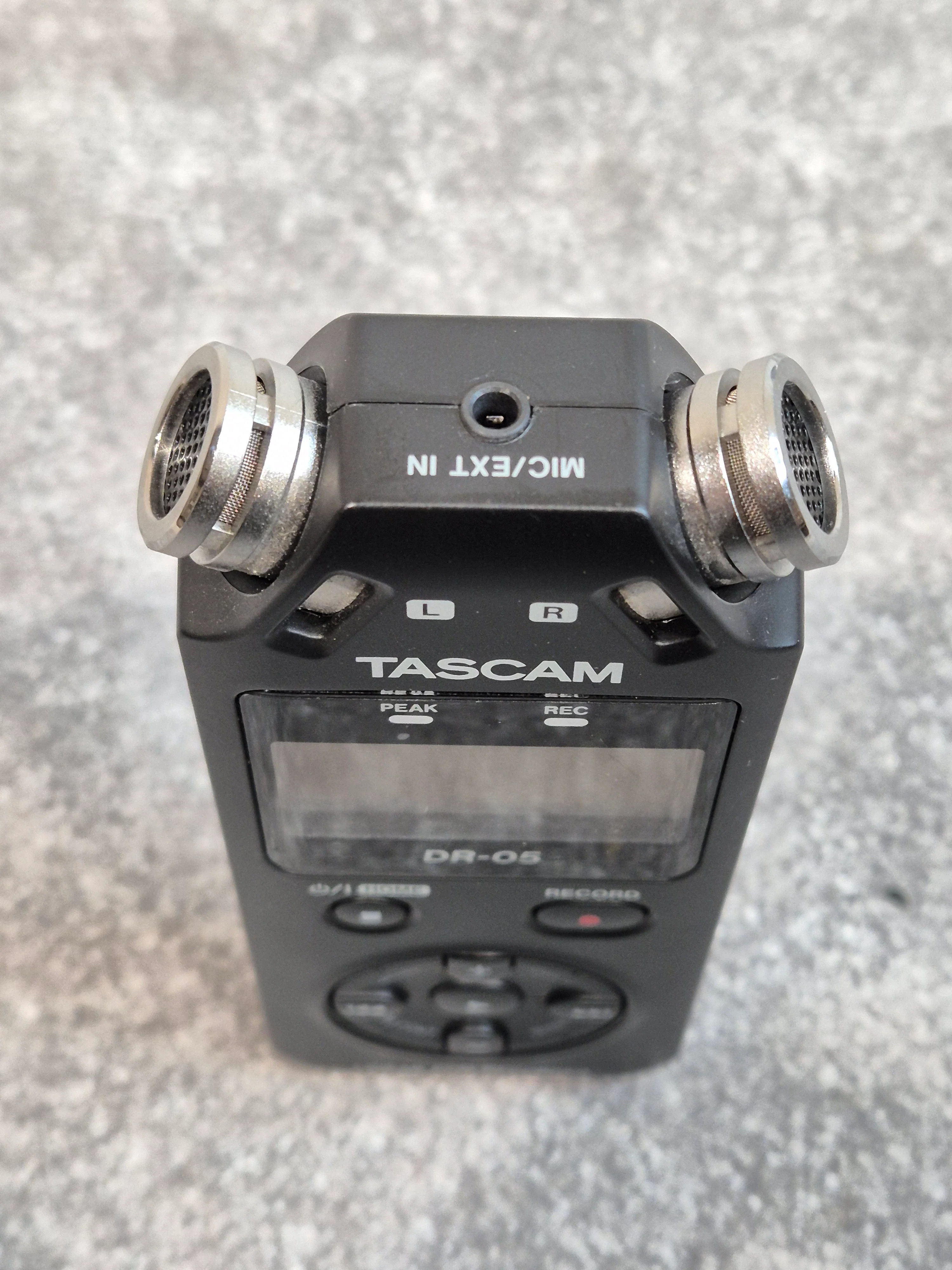 Tascam DR-05 - Digital Voice Recorder With 4Gb SD card - Image 6