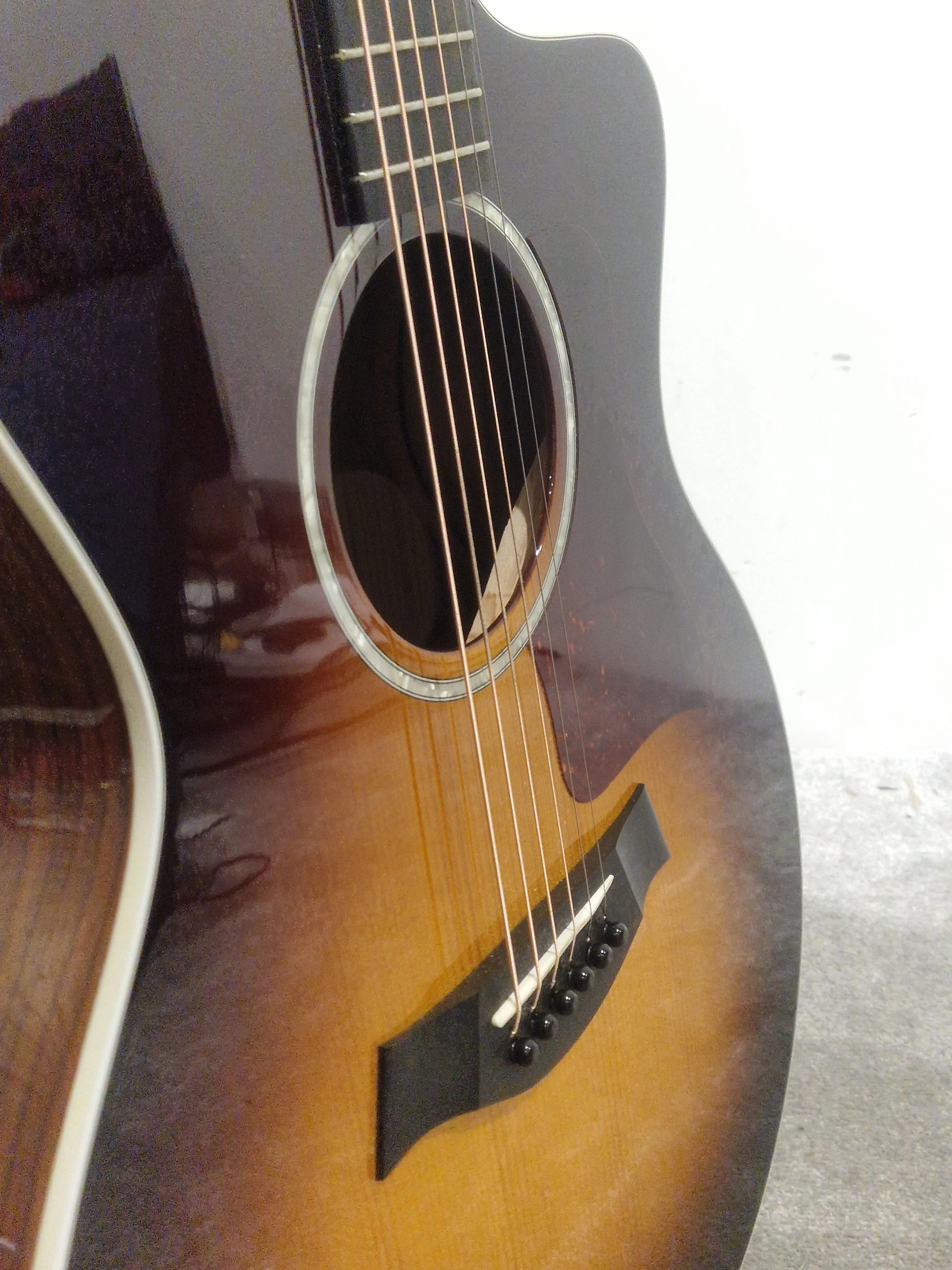 Taylor 214CE-SB-DLX Electro-Acoustic Guitar - Sunburst Finish - Excellent w/ Hard Case & Strap - Image 8