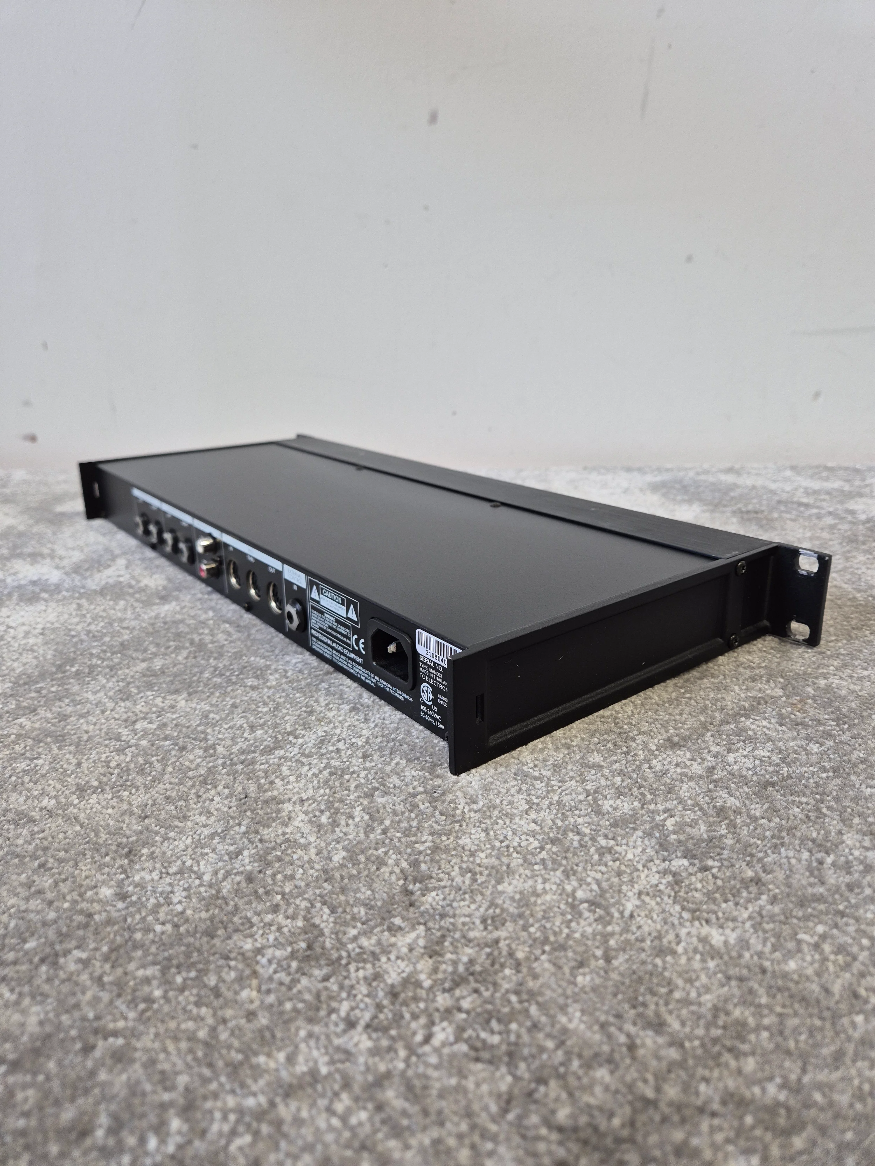 TC Electronic D-Two - Multi-Effects Processor, Digital Delay - Very Good w/ Original Box & Power Supply & Manuals - Image 8