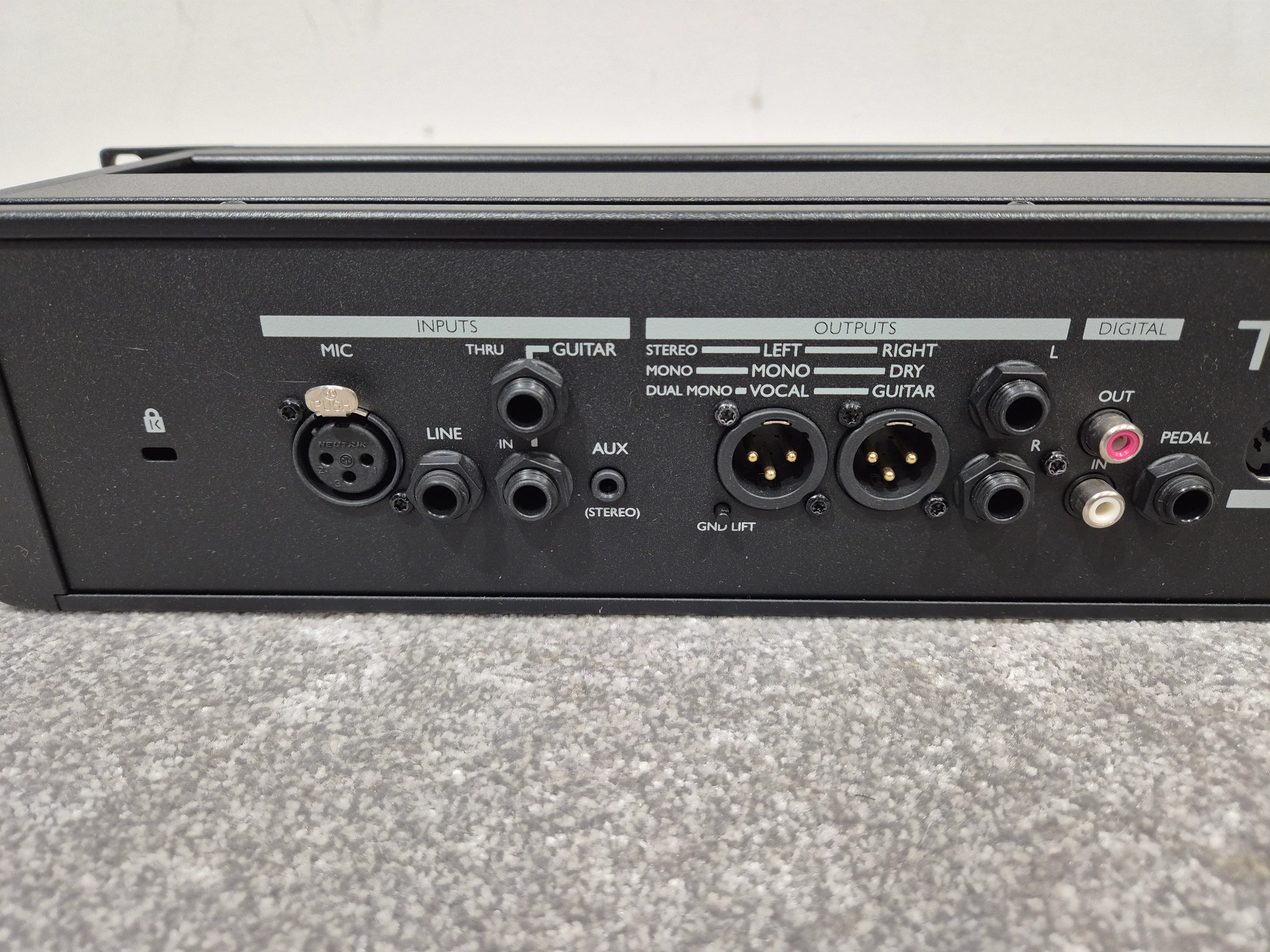 TC Helicon VoiceLive Rack - Vocal  Processor - Black - Image 8