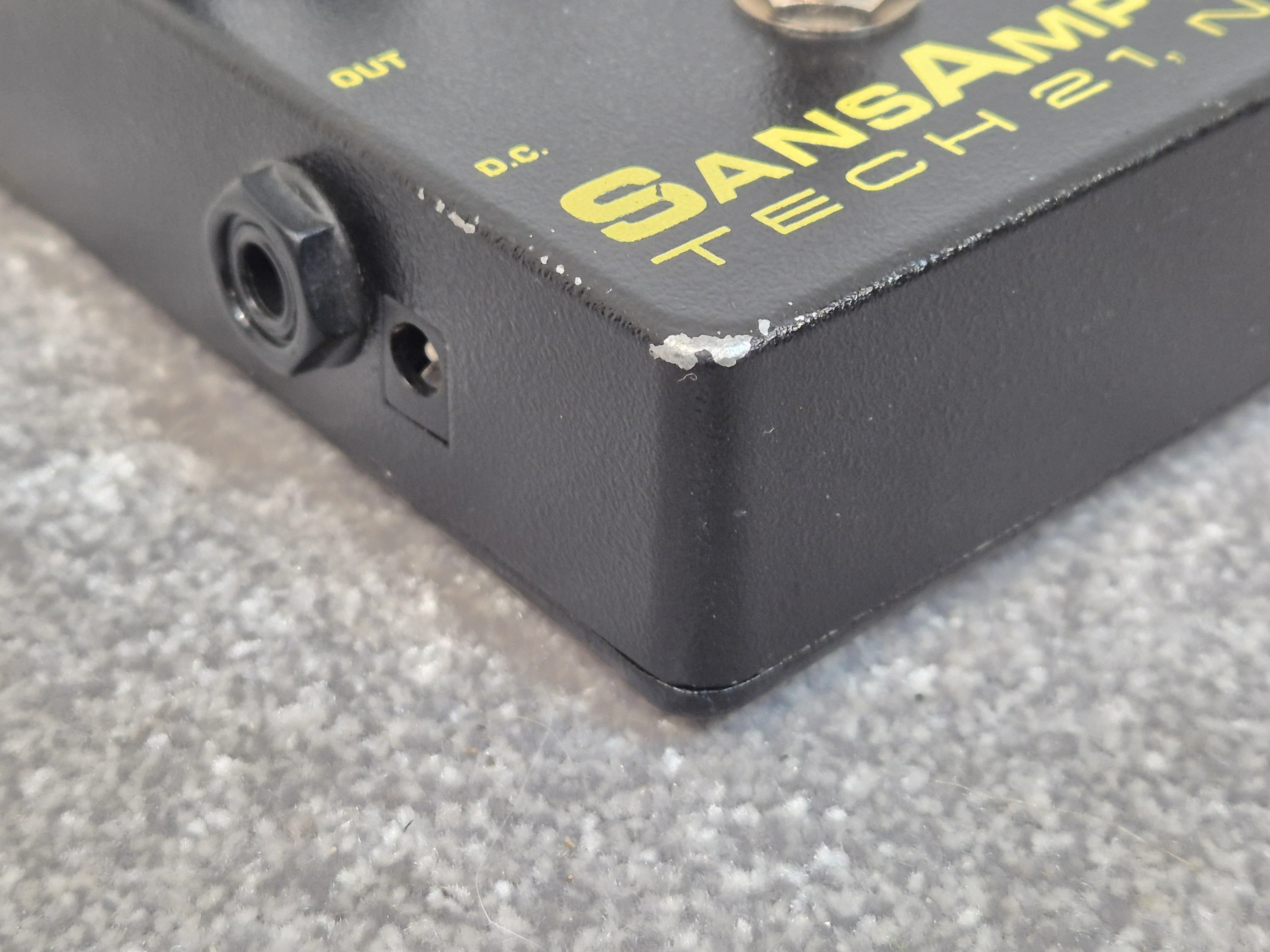 Tech 21 SansAmp GT2- Tube Amp Emulation Pedal - Image 2