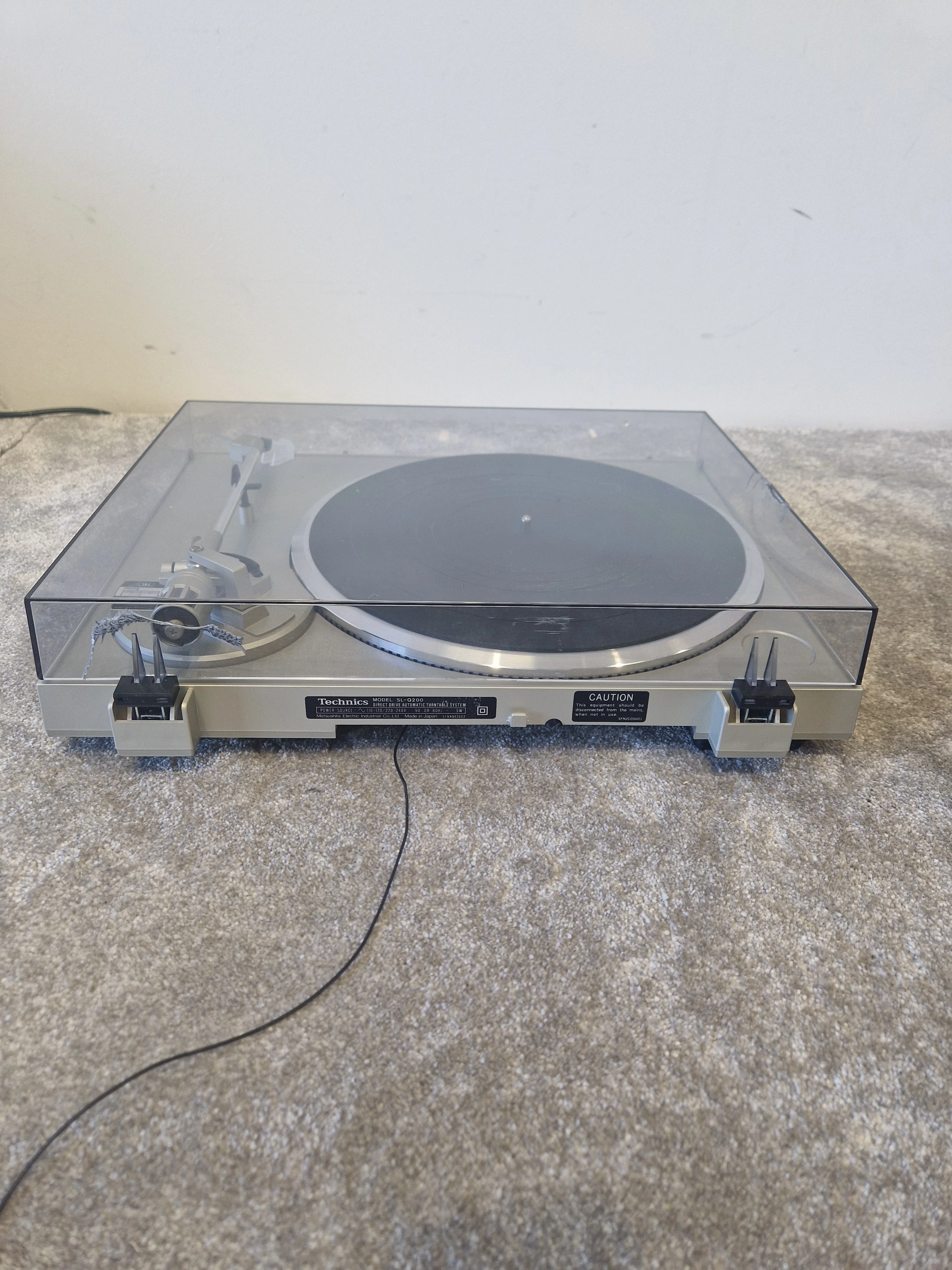 Technics SL-Q300 Quartz Turntable - Direct Drive Deck - Fair - Image 2