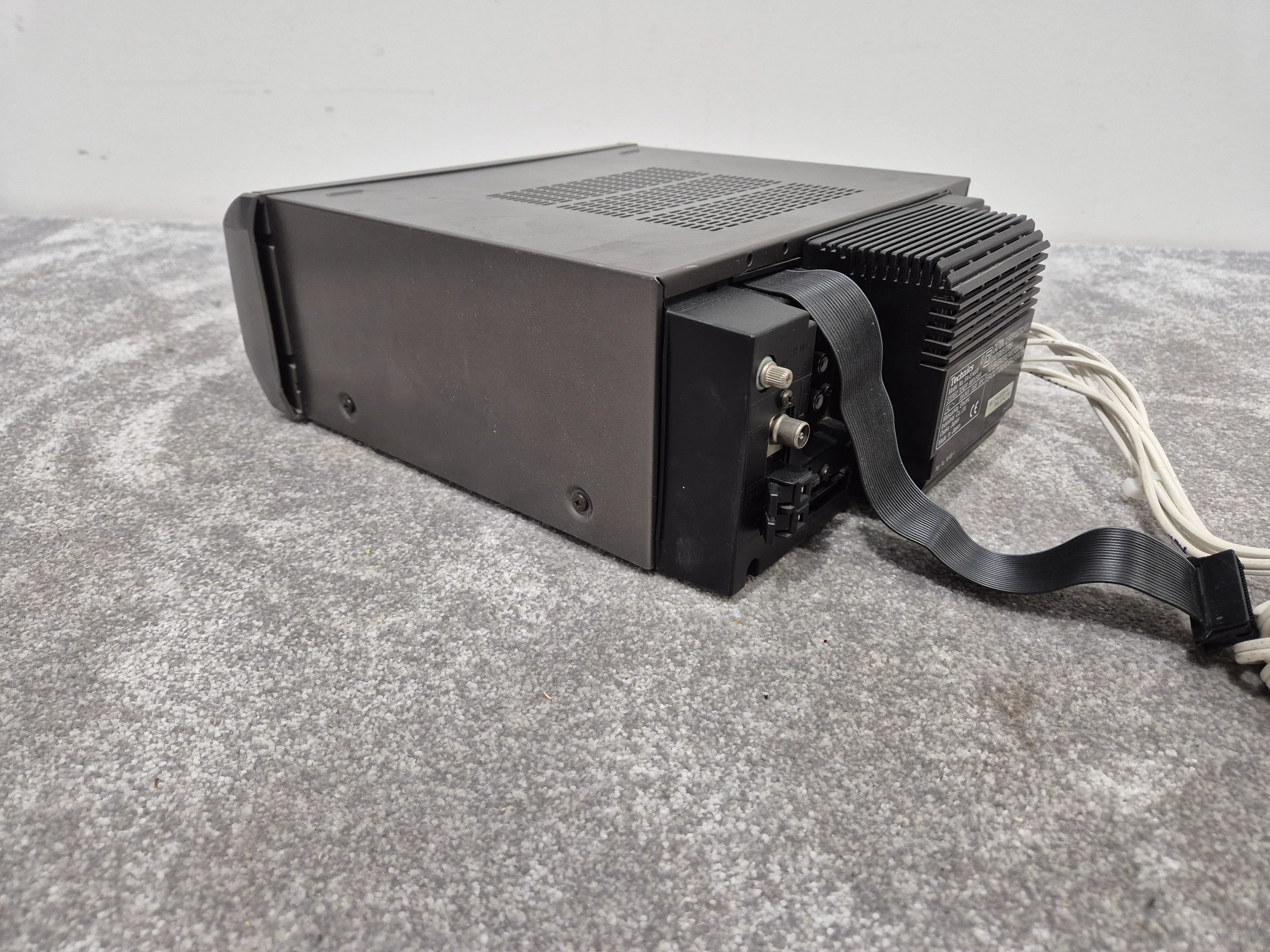 Technics SA EH600 Tuner Amplifier - Powerful and Versatile Audio Amplifier - Image 10
