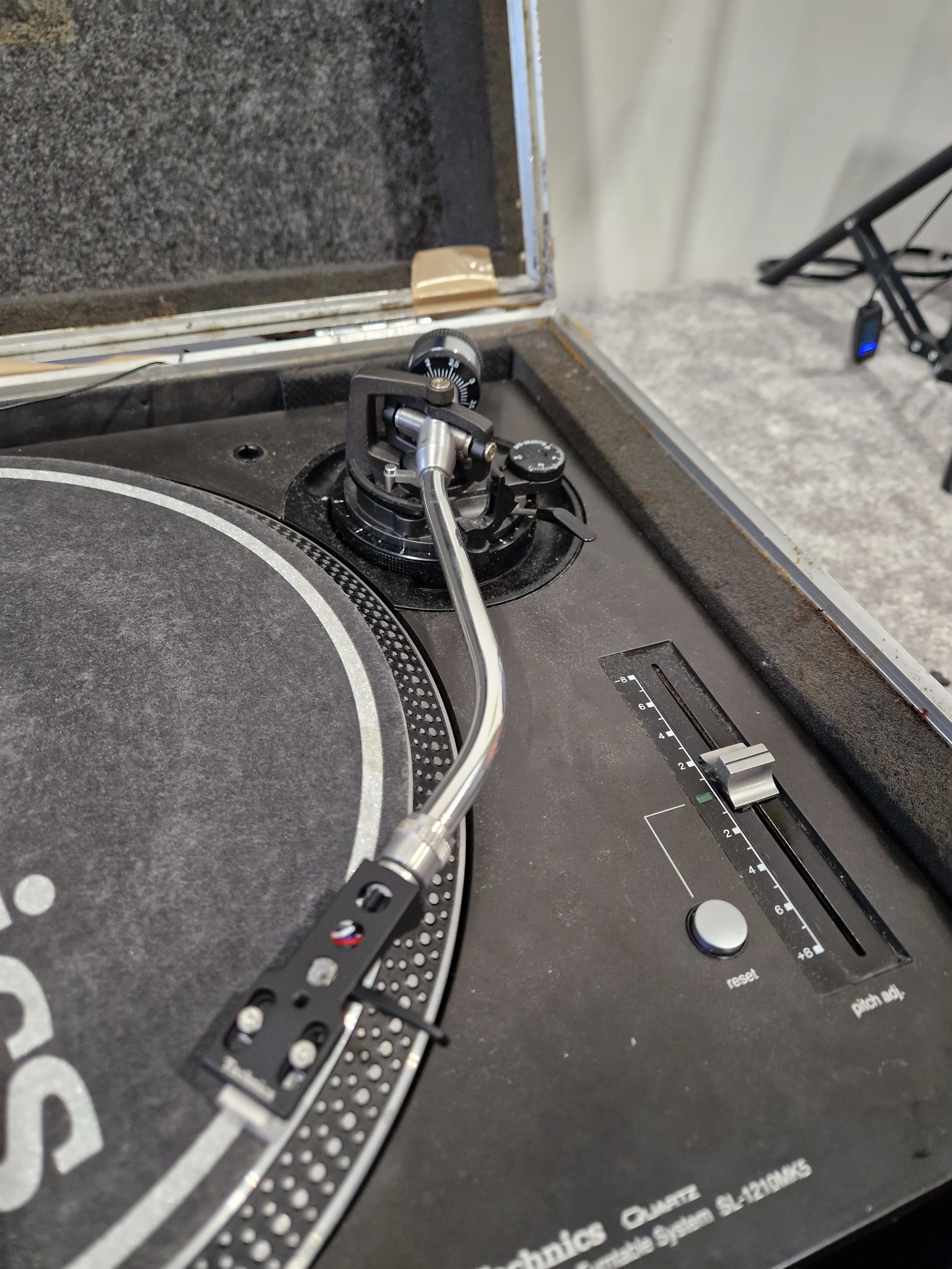 Technics SL-1210MK5 Turntable – Quartz Direct Drive – Road Case Included – Good - Image 2