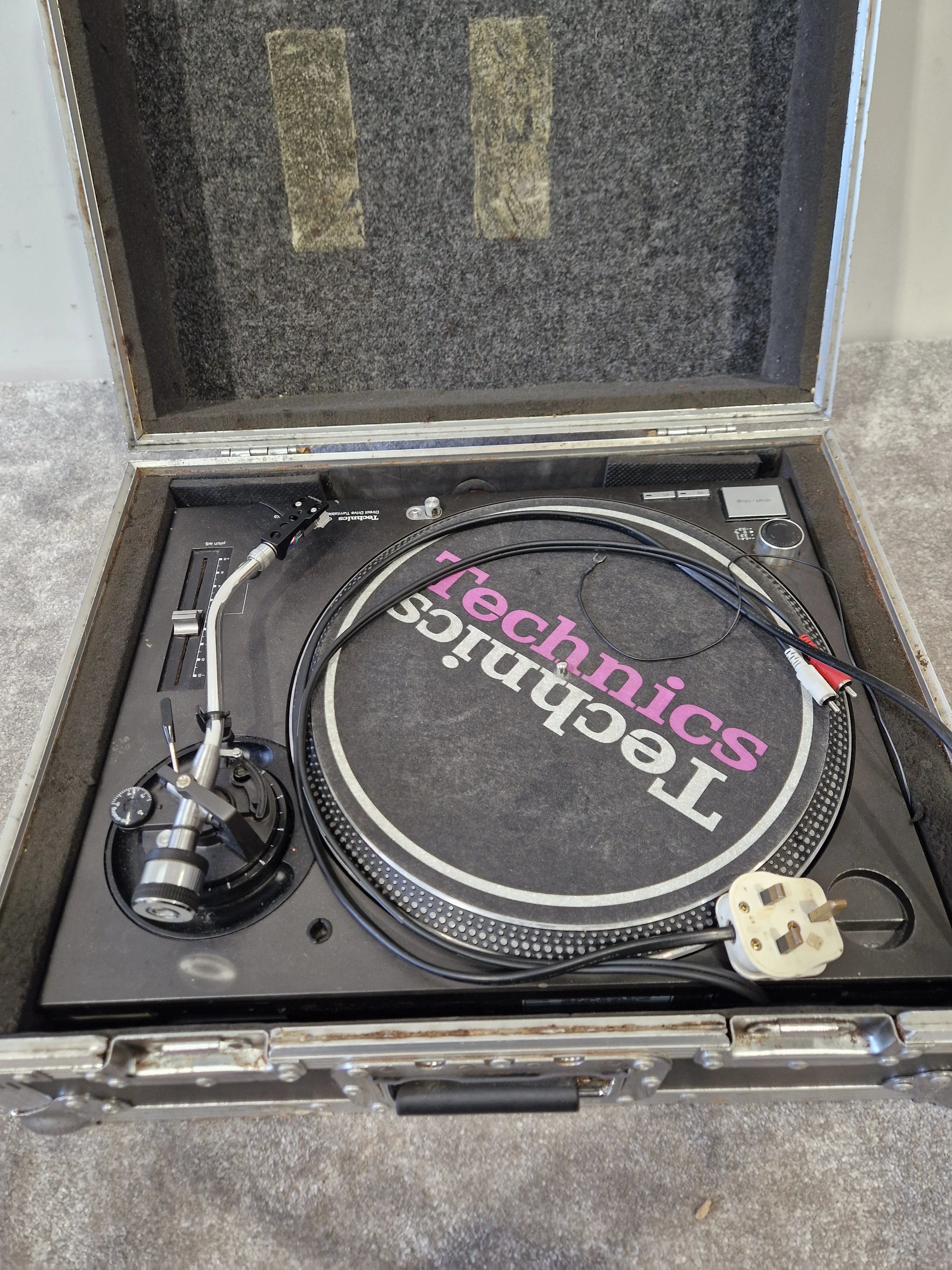 Technics SL-1210MK5 Turntable – Quartz Direct Drive – Road Case Included – Very Good - Image 4