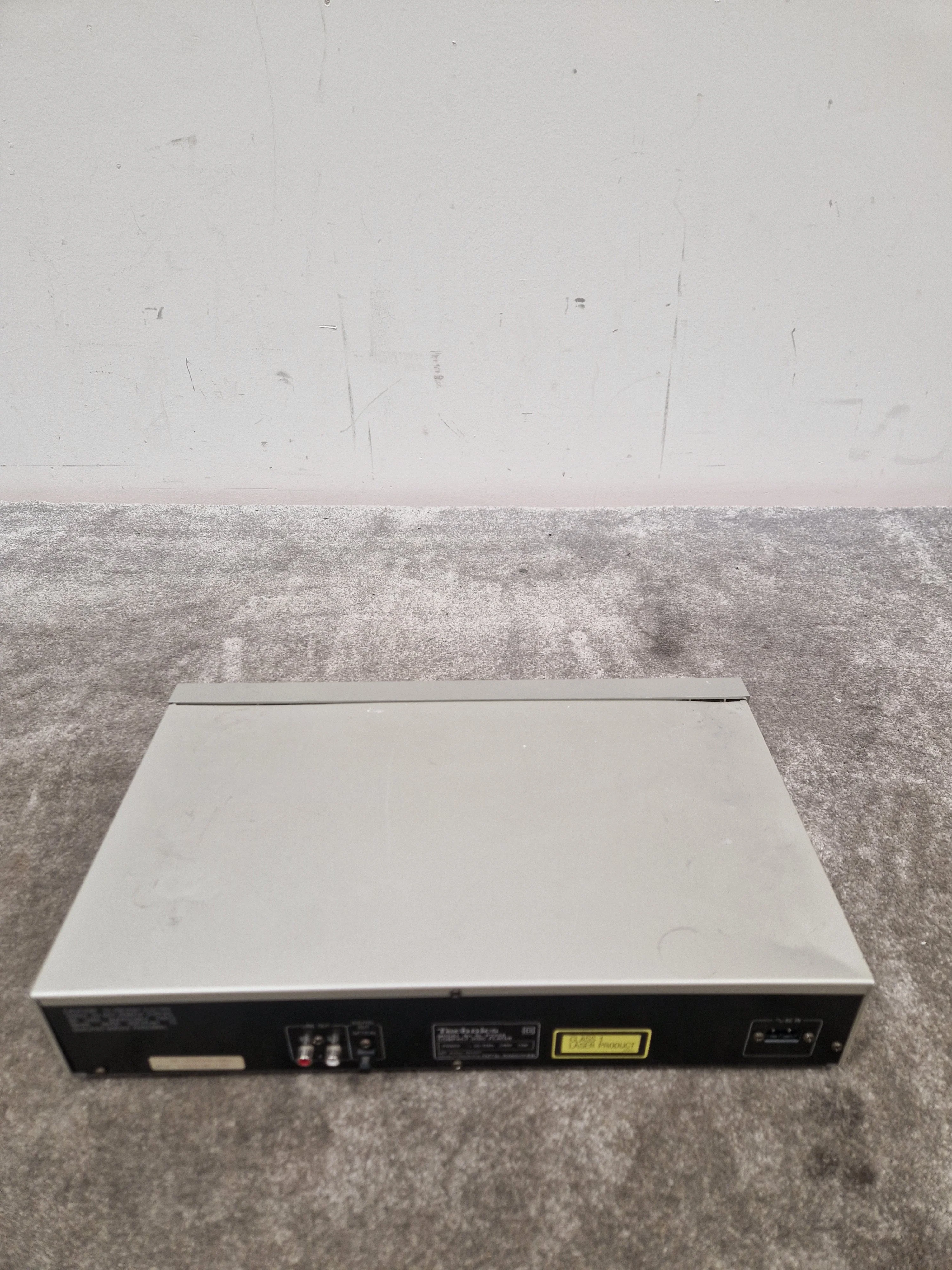 Technics Sl-p222a CD Player - Linear Tracking, High Fidelity - Spares or Repair w/ Manuals & Remote control - Image 4