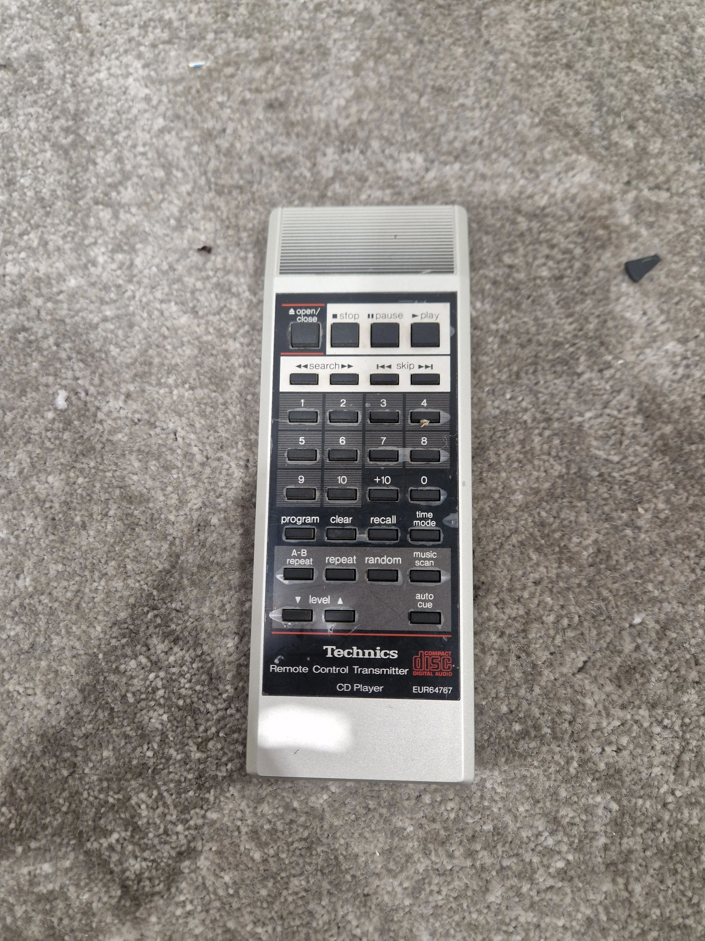 Technics Sl-p222a CD Player - Linear Tracking, High Fidelity - Spares or Repair w/ Manuals & Remote control - Image 9