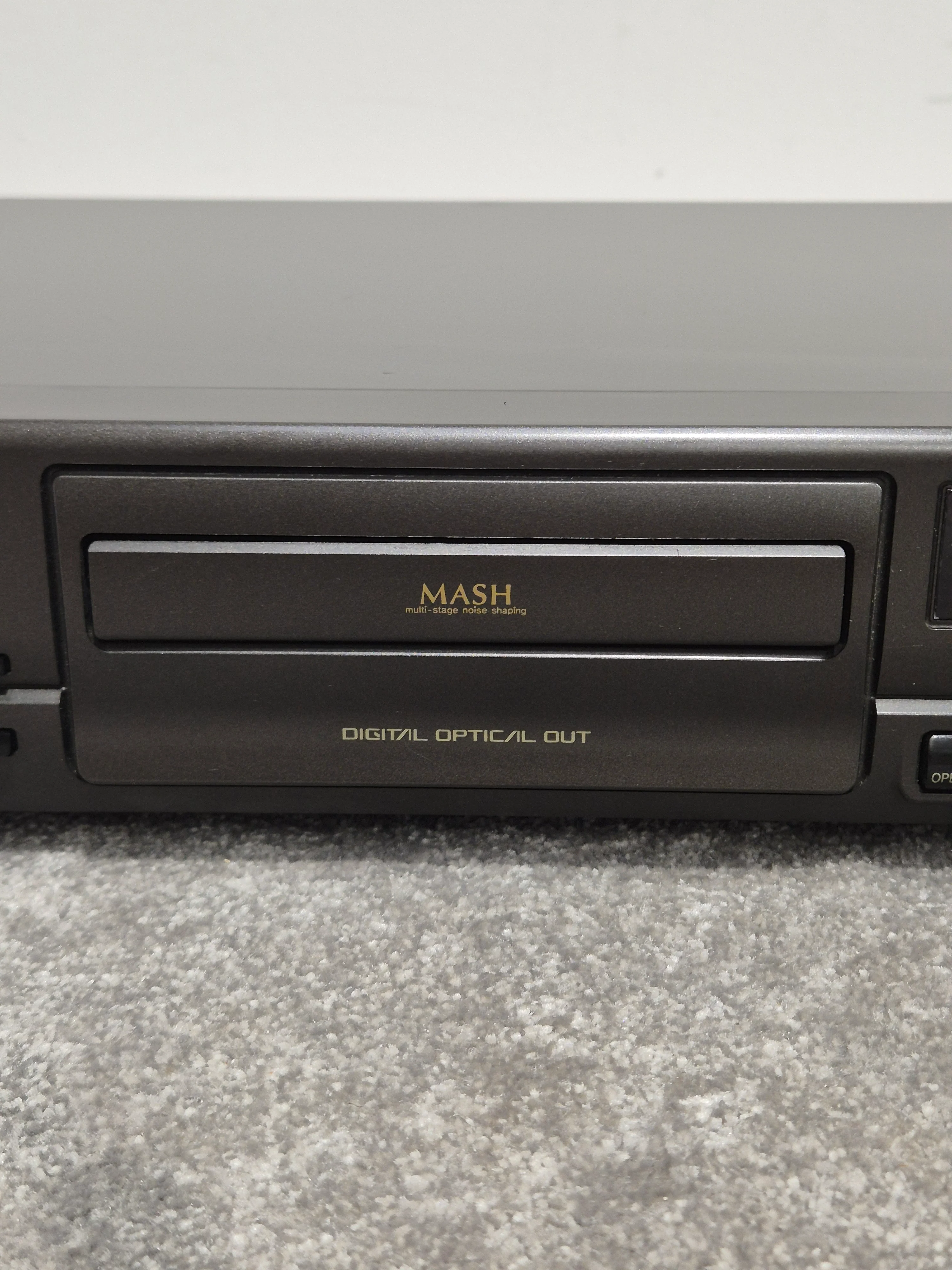 Technics SL-PG490 - CD Player - Spares or Repair - Image 3