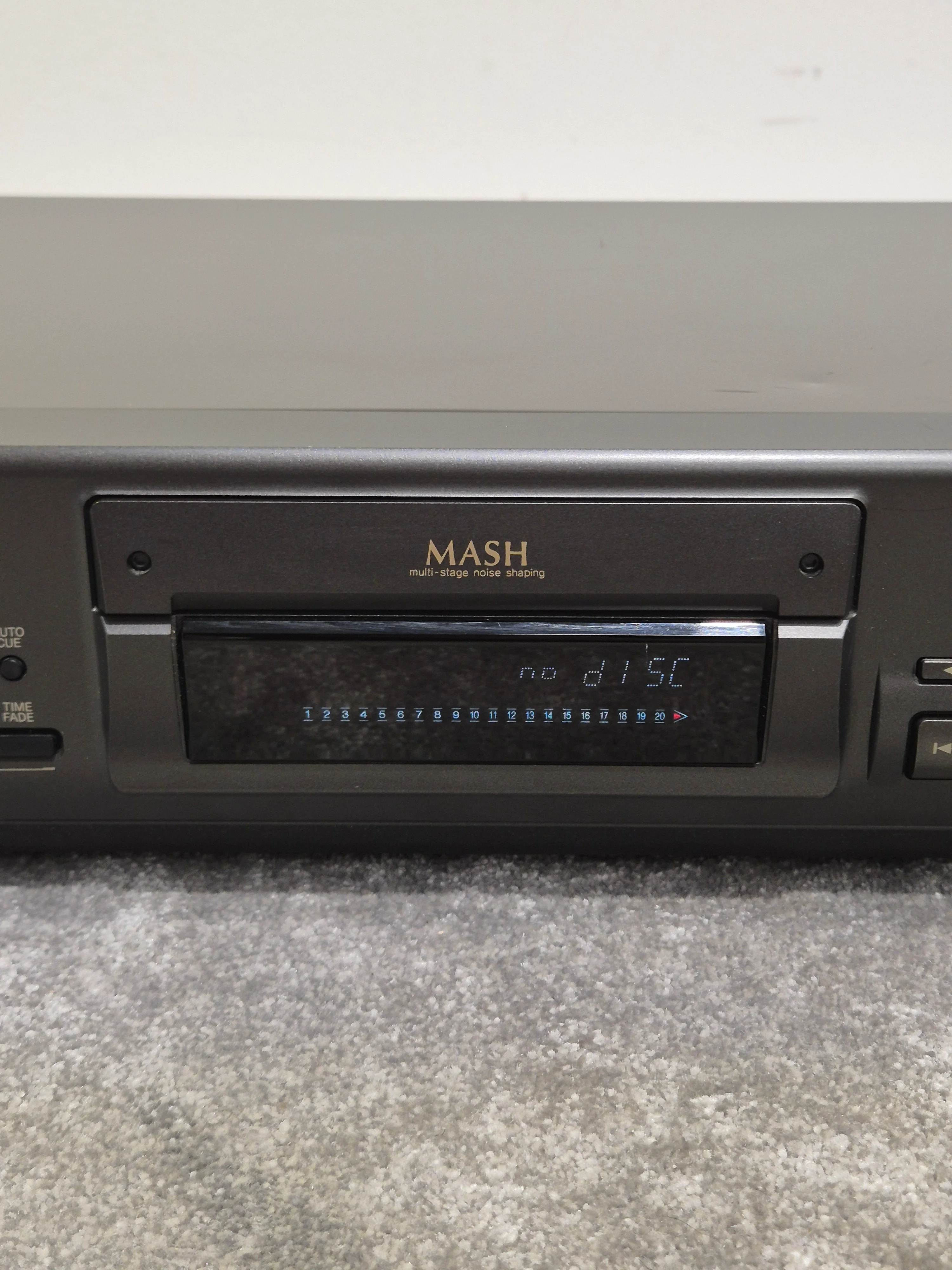 Technics SL-PS670A - High Fidelity CD Player - Excellent - Image 3
