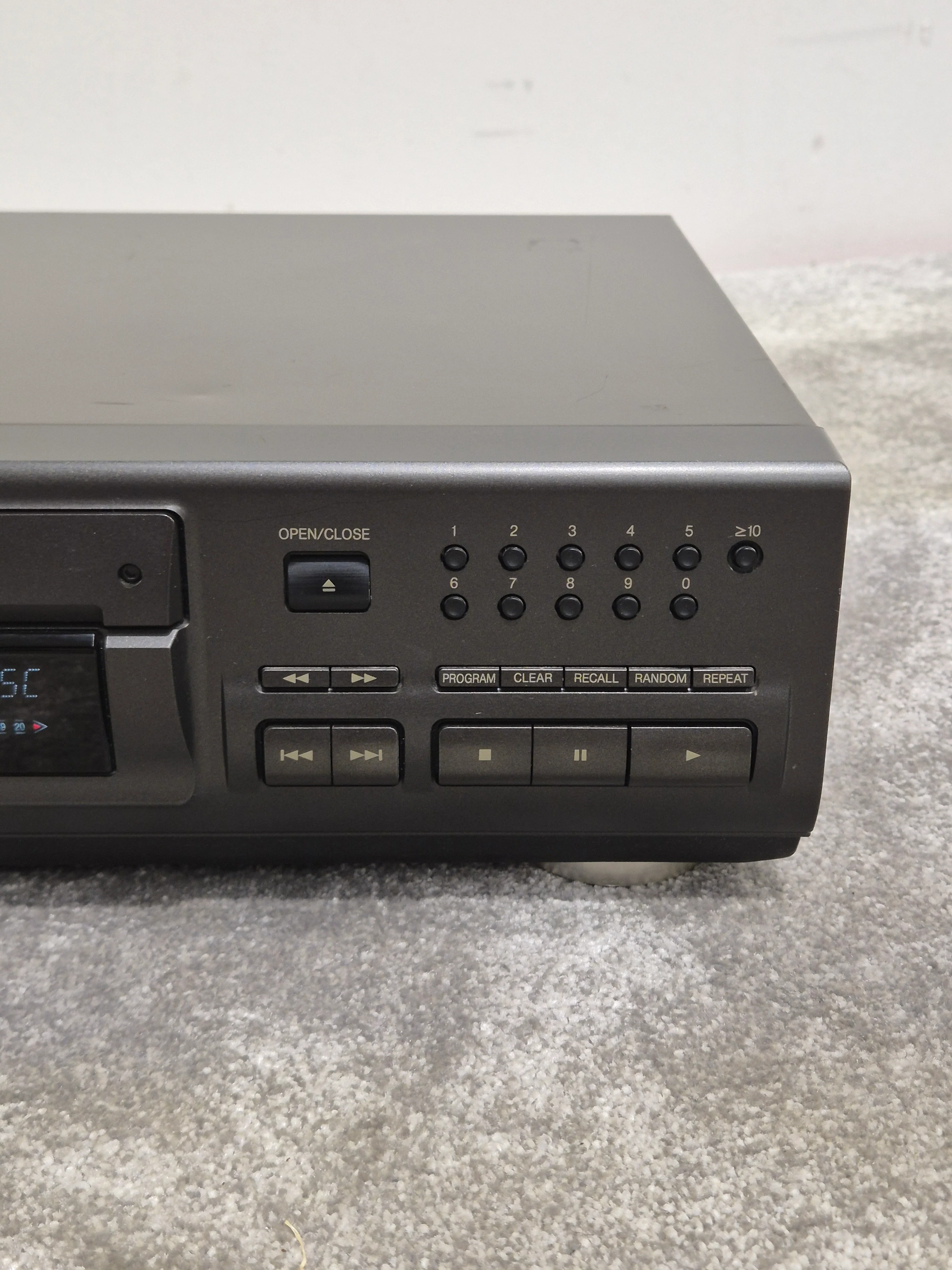 Technics SL-PS670A - High Fidelity CD Player - Excellent - Image 4