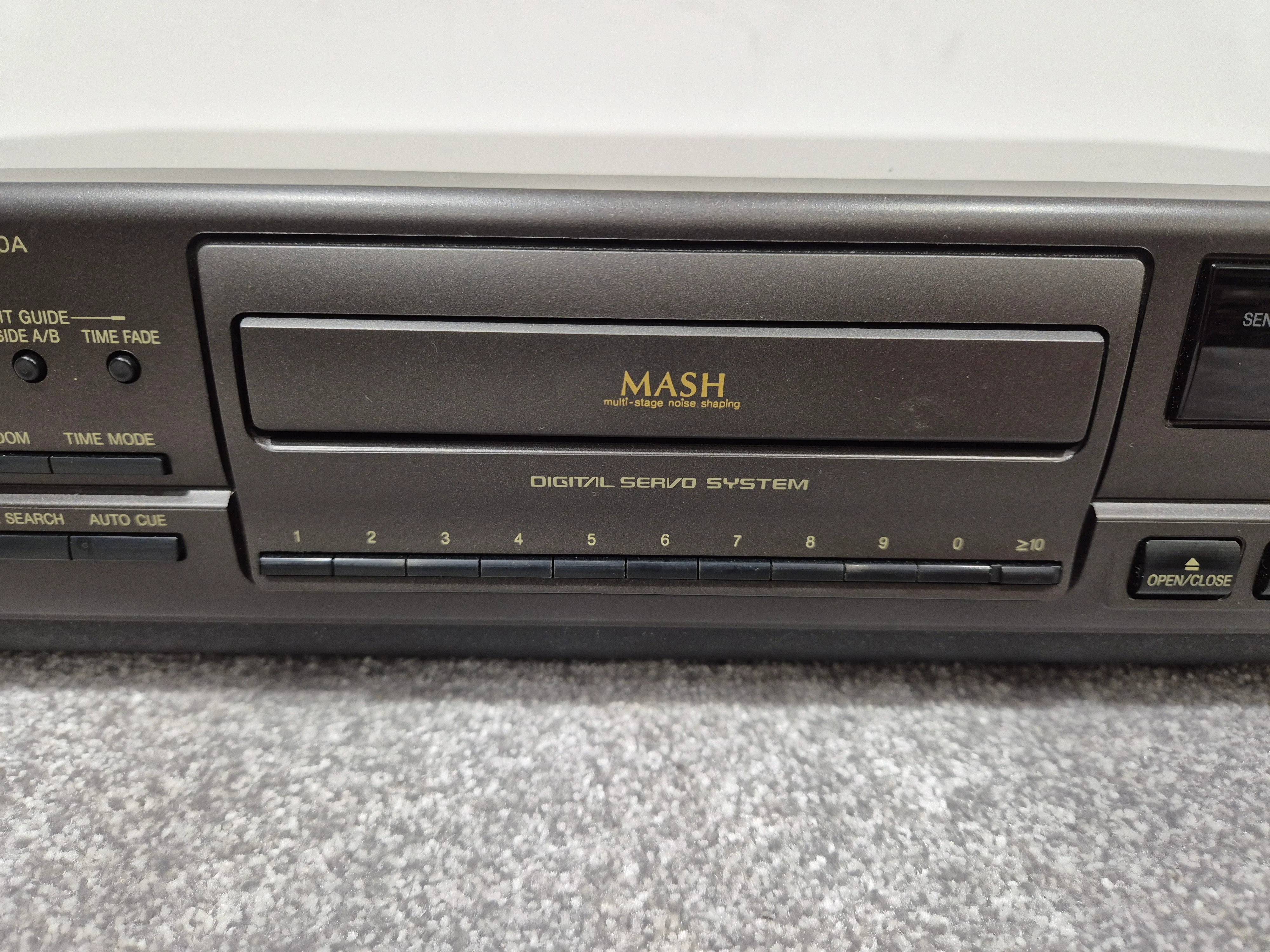 Technics SL-PG580A - 1990's Stereo Compact Disc Player - Image 3