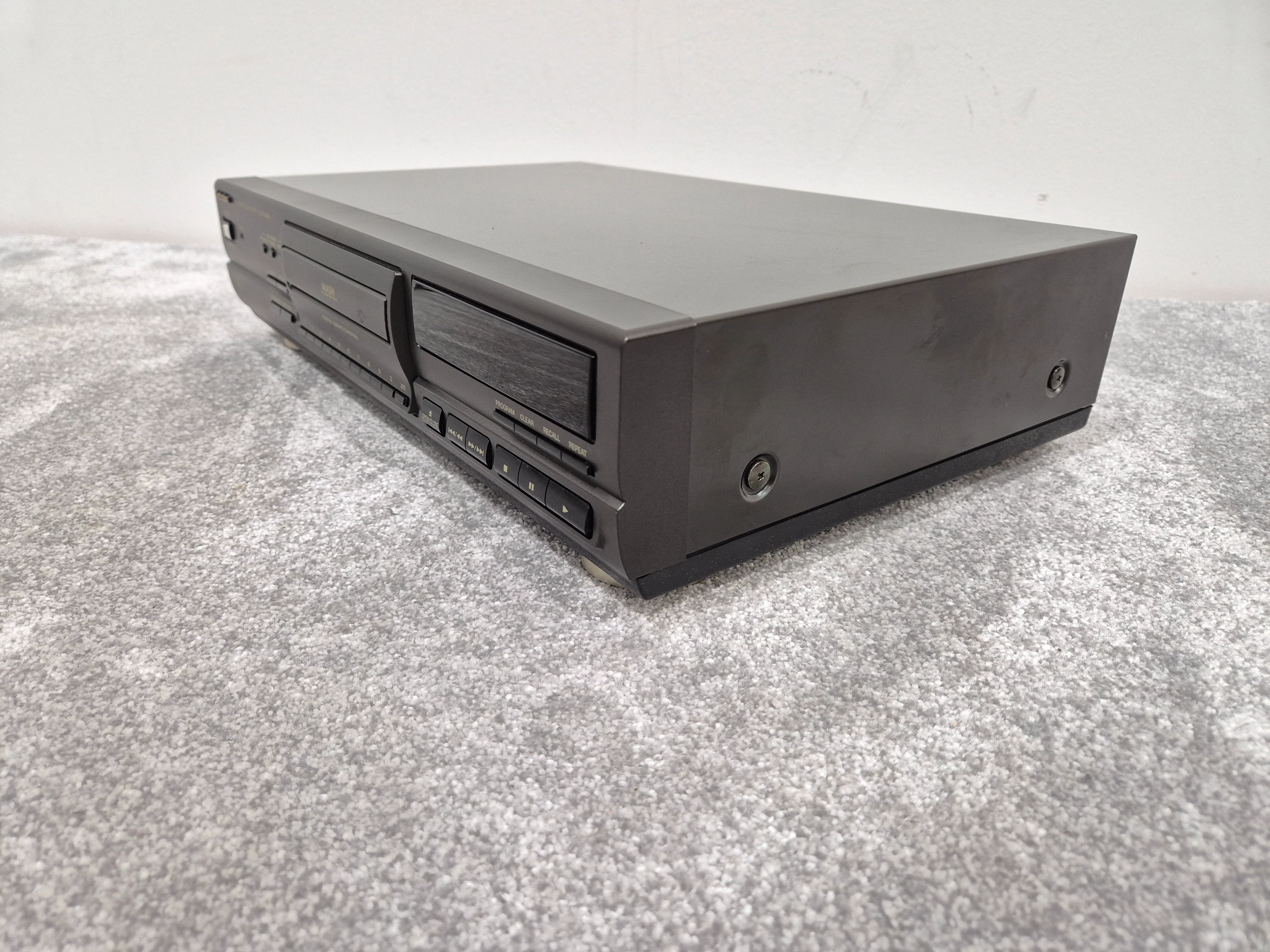 Technics SL-PG580A - 1990's Stereo Compact Disc Player - Image 5