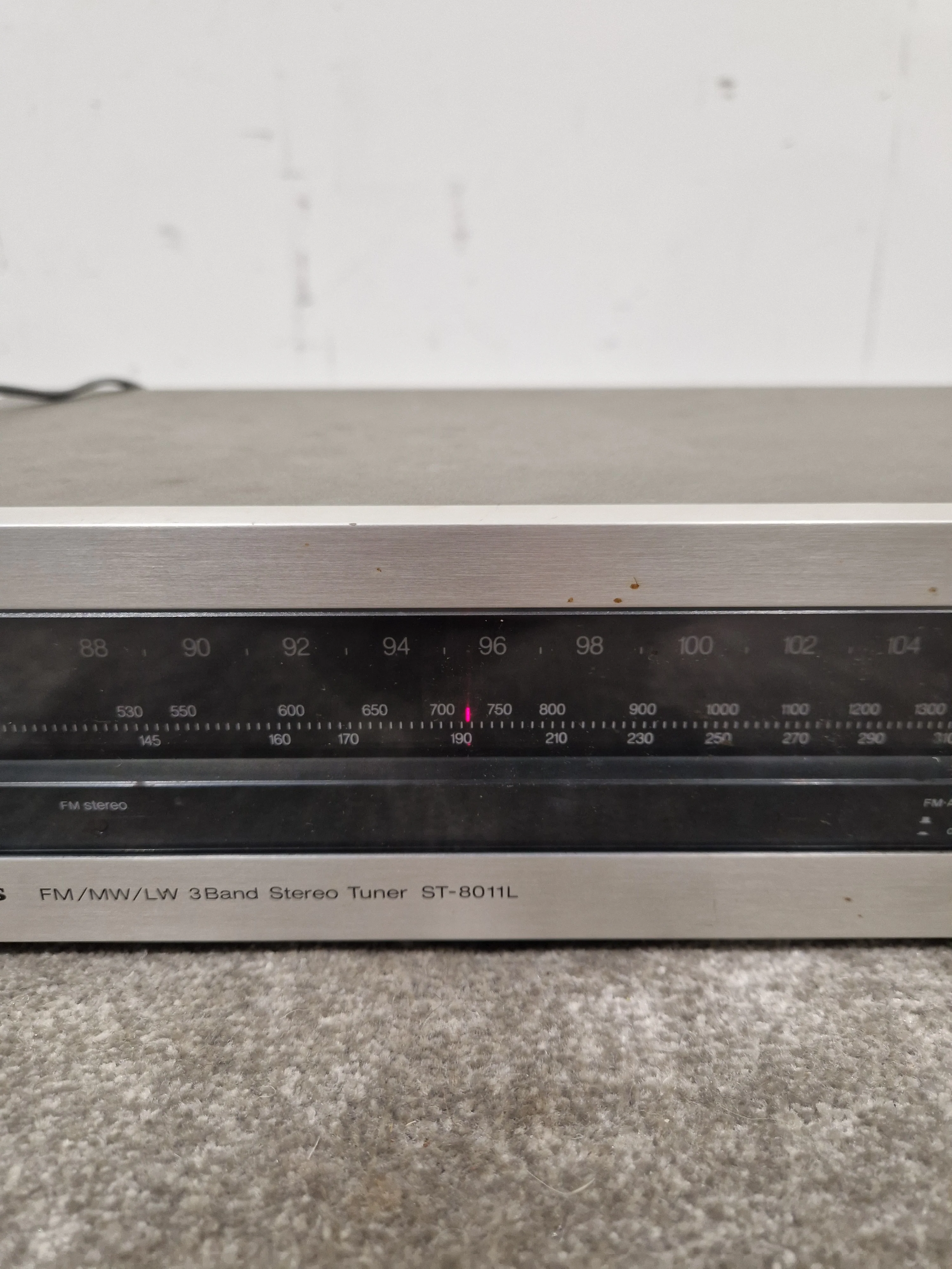 Technics ST-8011L Tuner - Analog Precision - Very Good w/ Original Box & Power Cable - Image 3