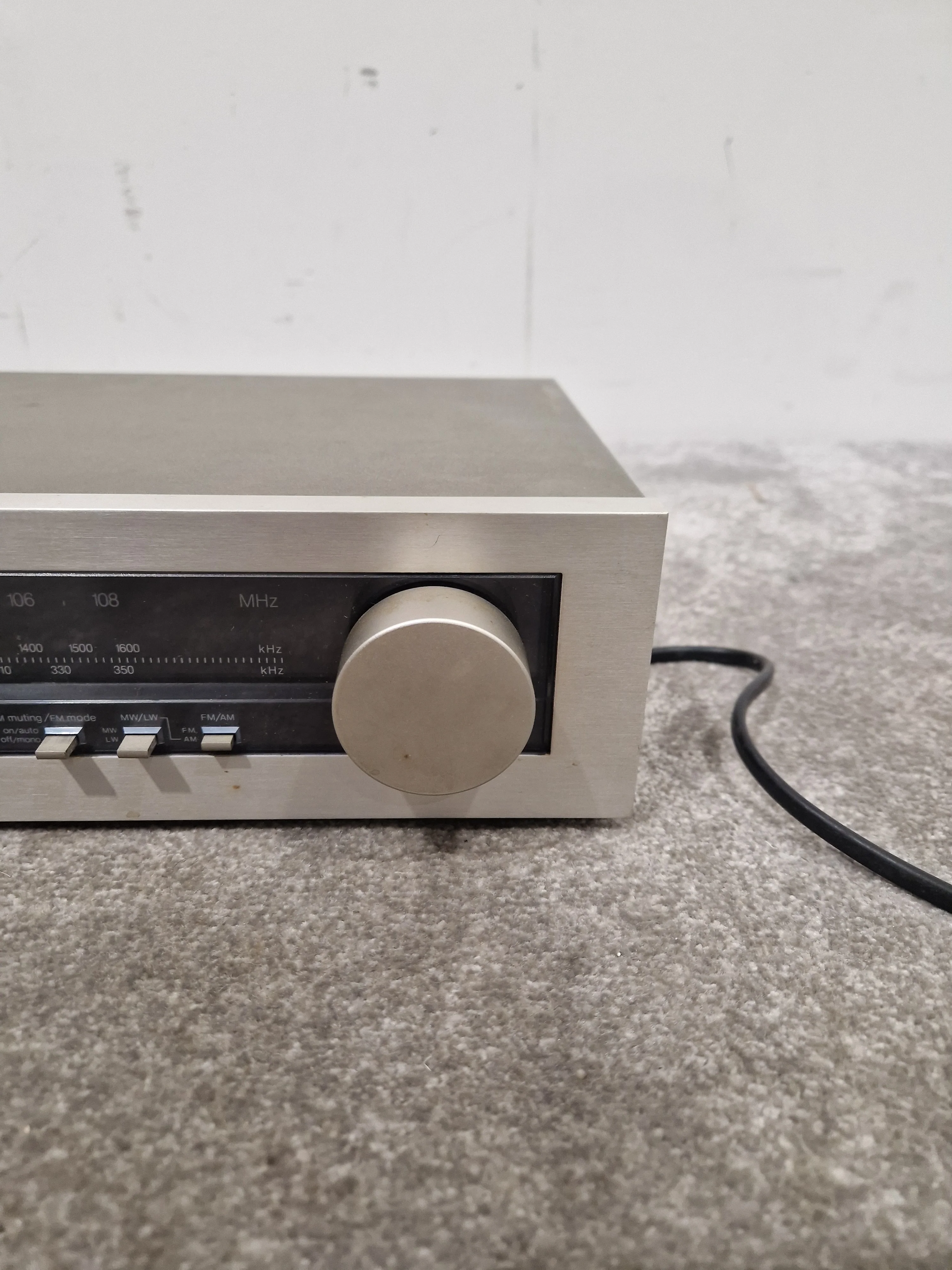 Technics ST-8011L Tuner - Analog Precision - Very Good w/ Original Box & Power Cable - Image 4