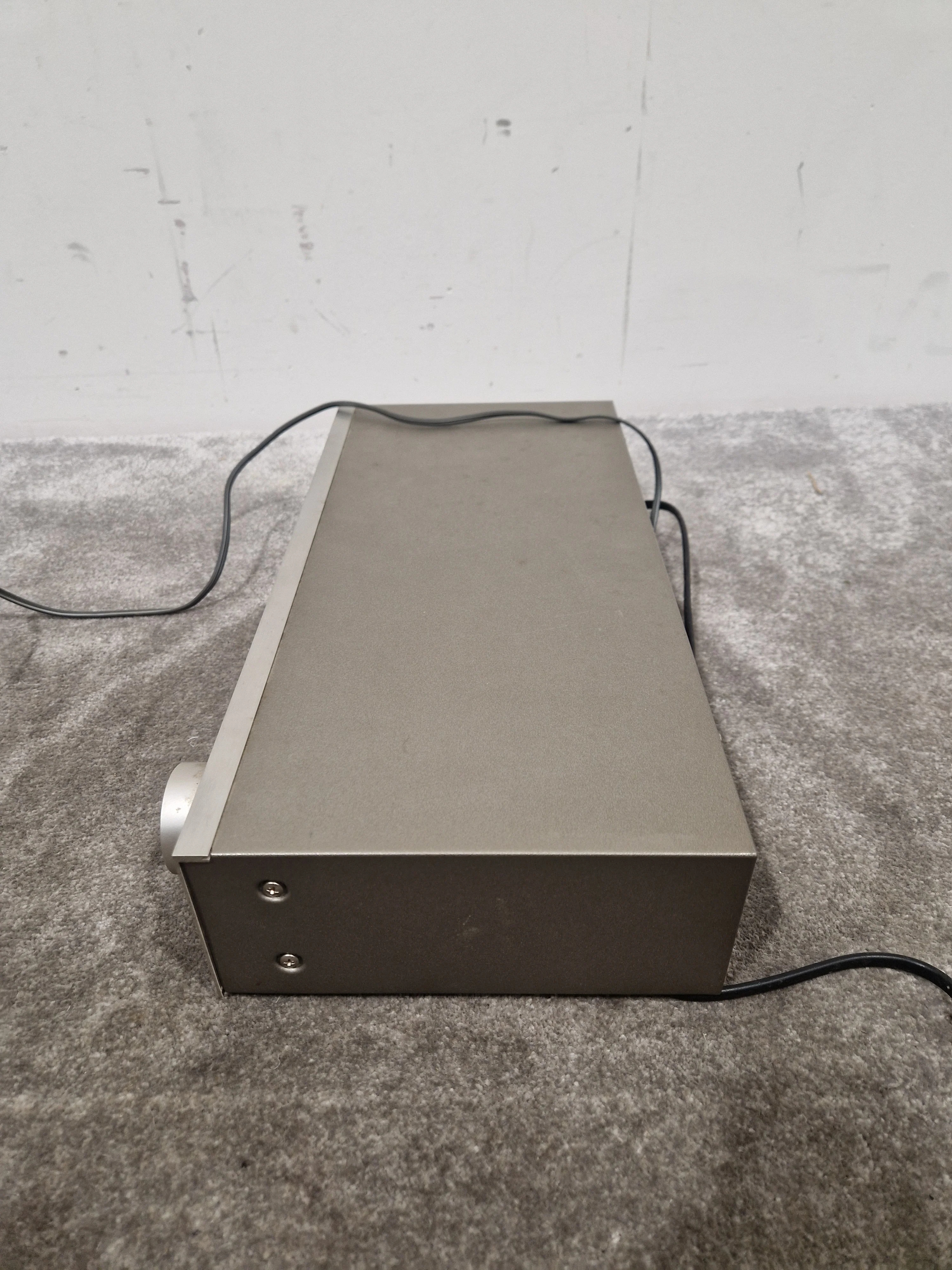 Technics ST-8011L Tuner - Analog Precision - Very Good w/ Original Box & Power Cable - Image 7