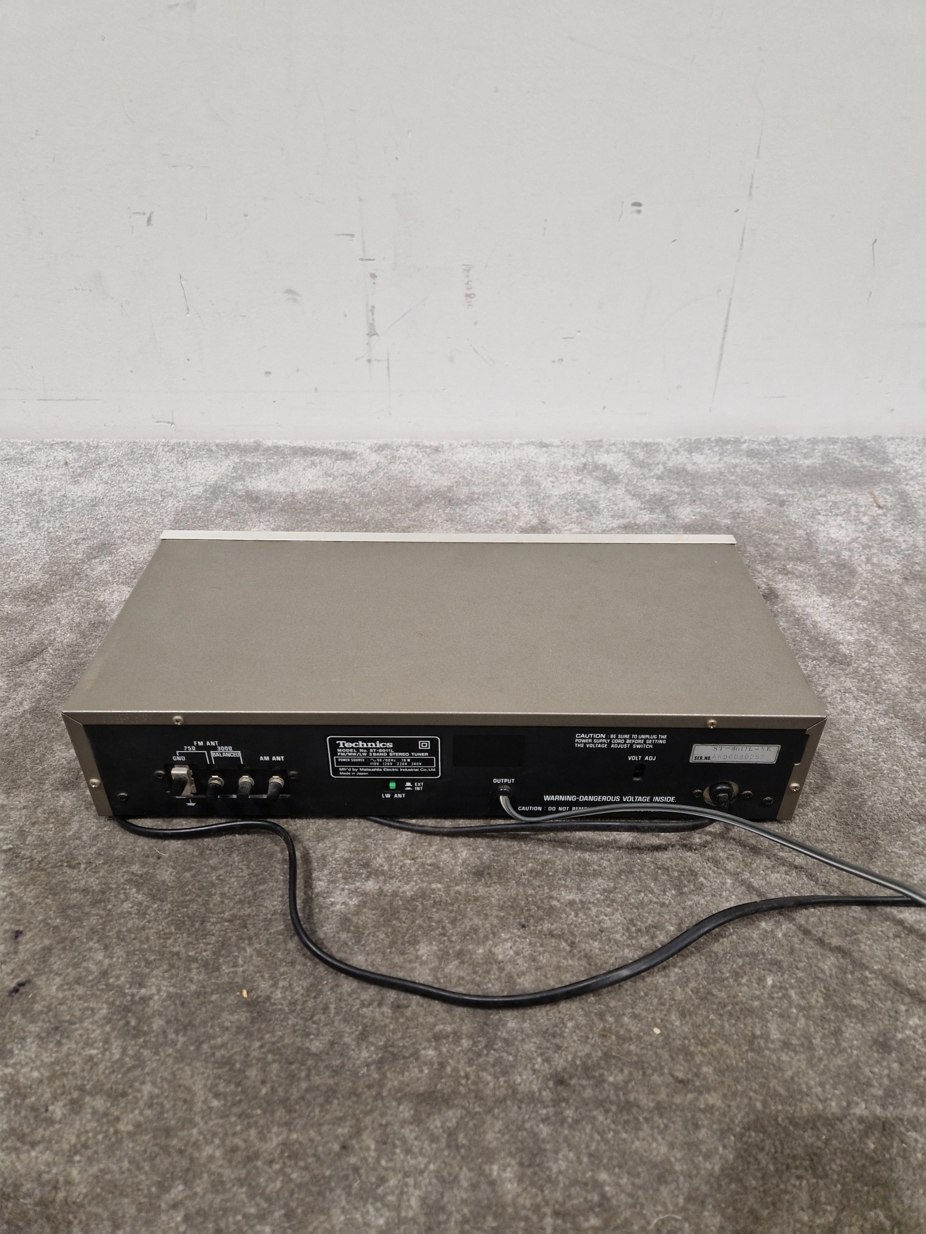 Technics ST-8011L Tuner - Analog Precision - Very Good w/ Original Box & Power Cable - Image 9