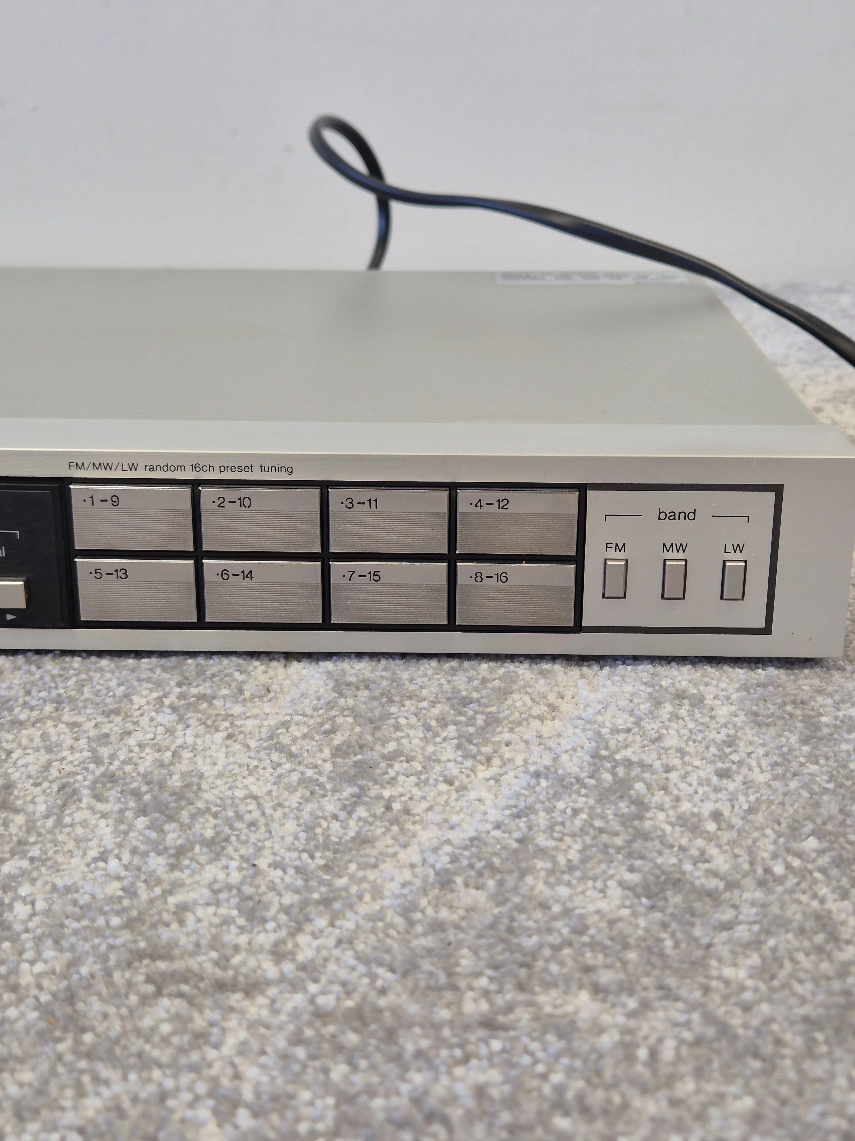 Technics ST-Z55L Quartz Synthesizer FM/MW/LW Stereo Tuner - Vintage Precision Tuning - Very Good w/ Original Box - Image 5