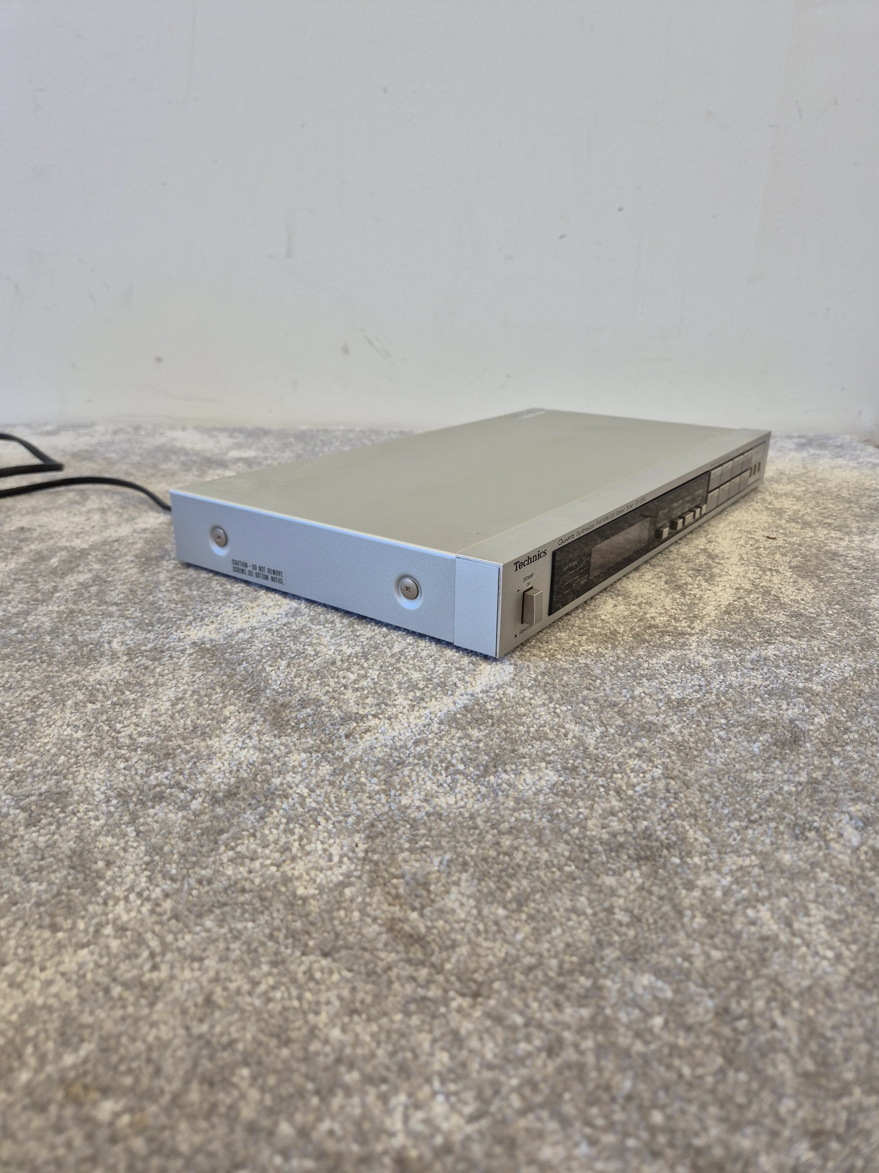 Technics ST-Z55L Quartz Synthesizer FM/MW/LW Stereo Tuner - Vintage Precision Tuning - Very Good w/ Original Box - Image 6