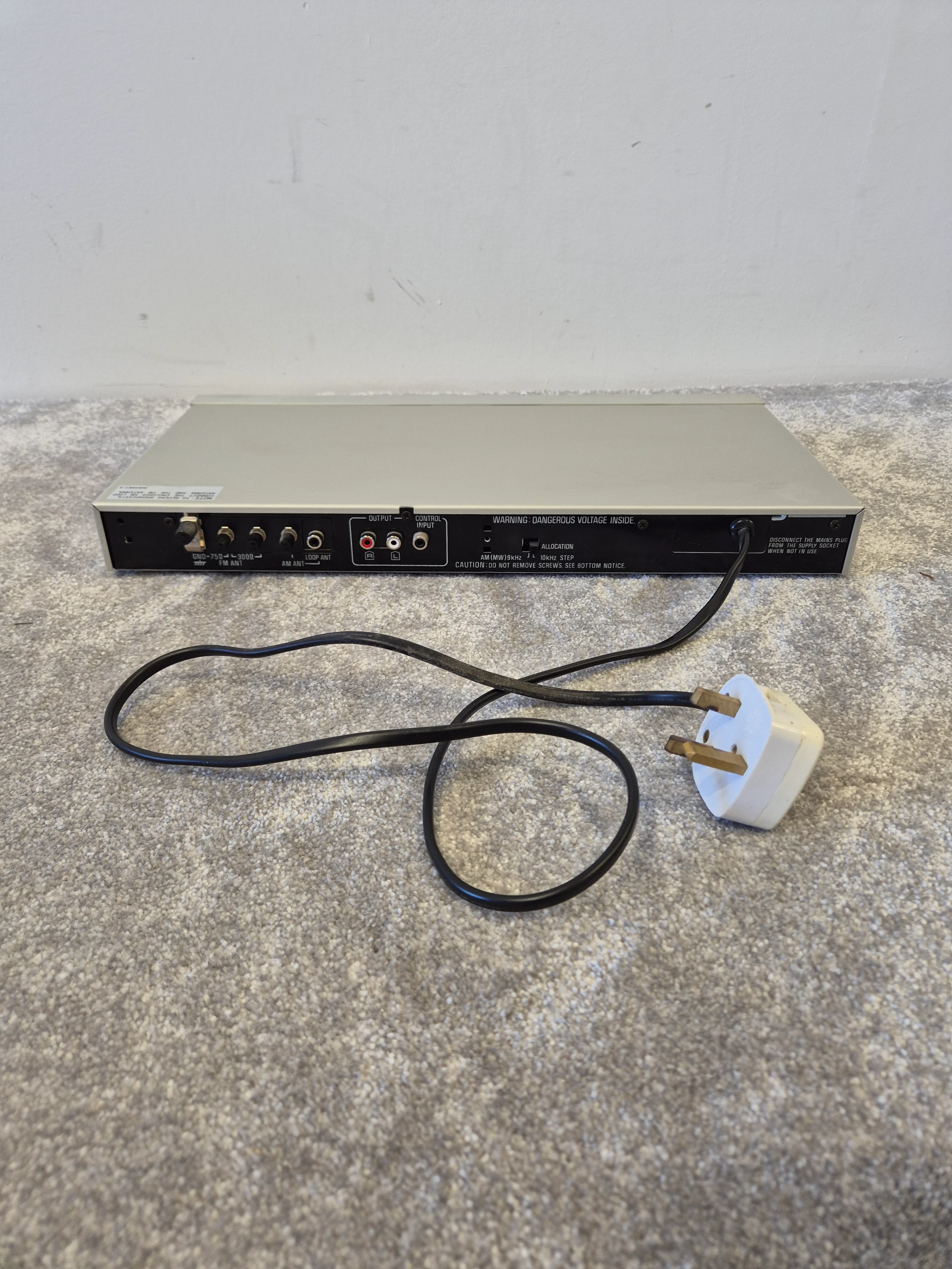 Technics ST-Z55L Quartz Synthesizer FM/MW/LW Stereo Tuner - Vintage Precision Tuning - Very Good w/ Original Box - Image 8