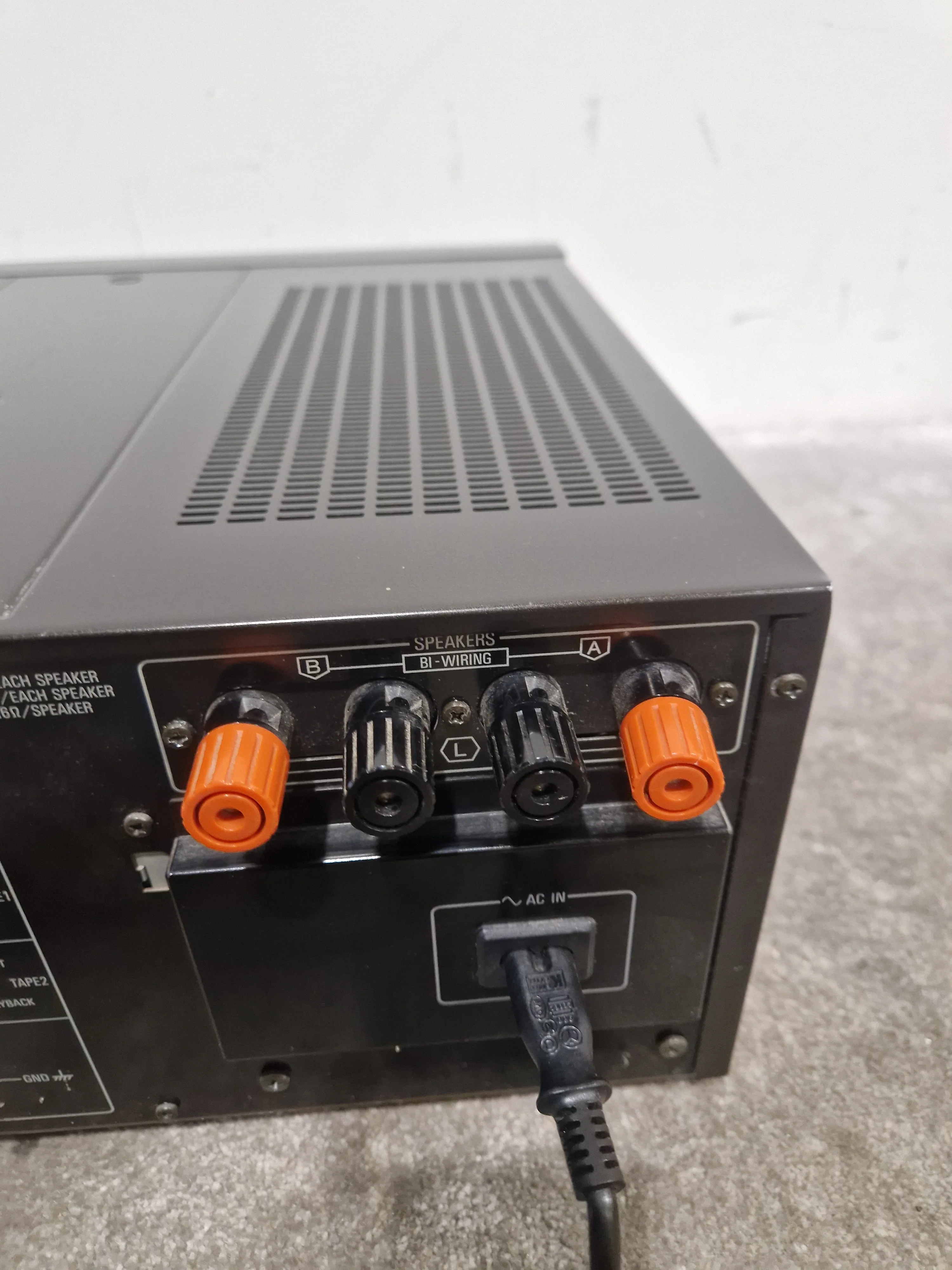 Technics SU-V900 - Stereo Integrated Amplifier - Black - Excellent - Image 2