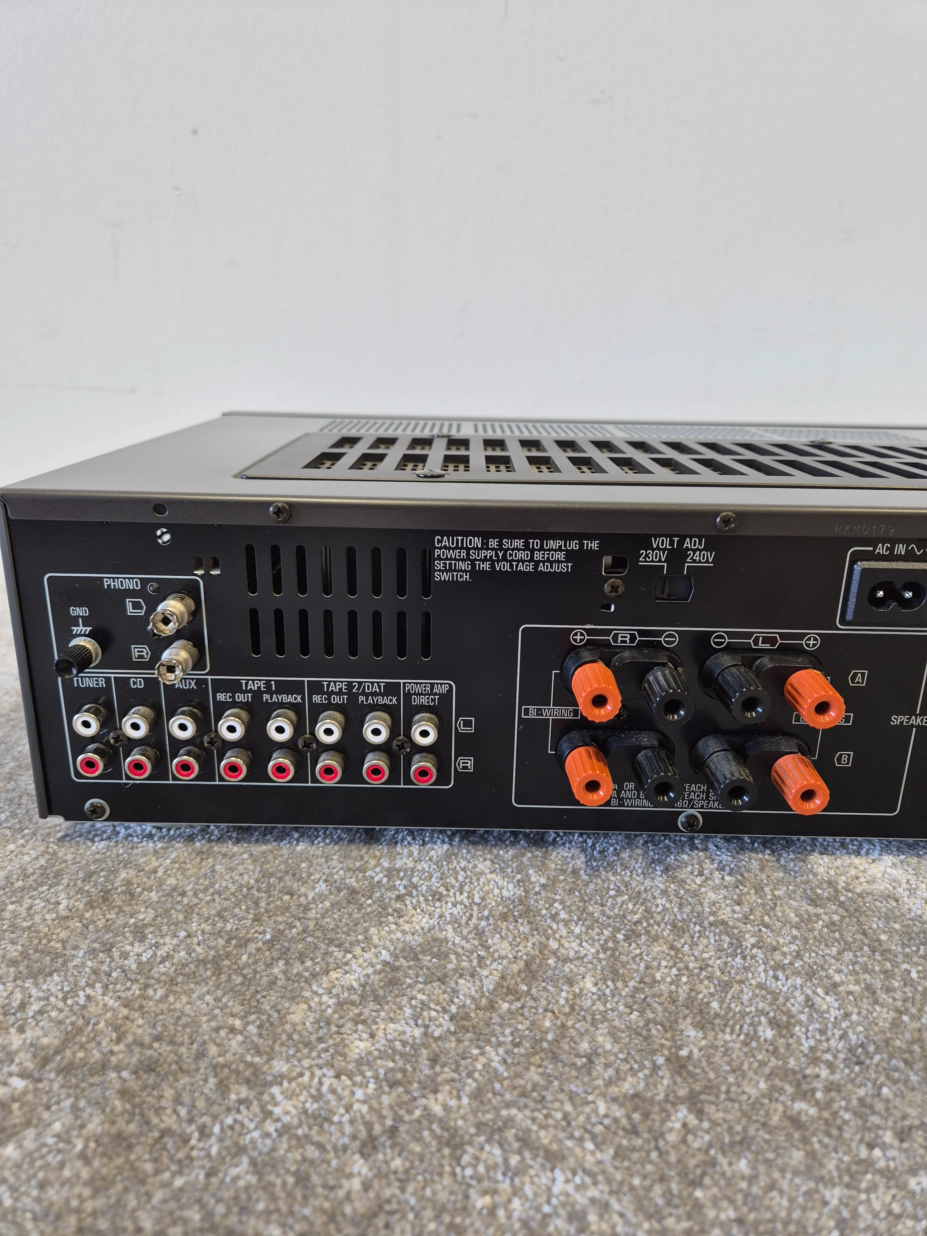 Technics SU-VX500 - 50-watt Stereo Integrated Amplifier - Excellent - Image 6