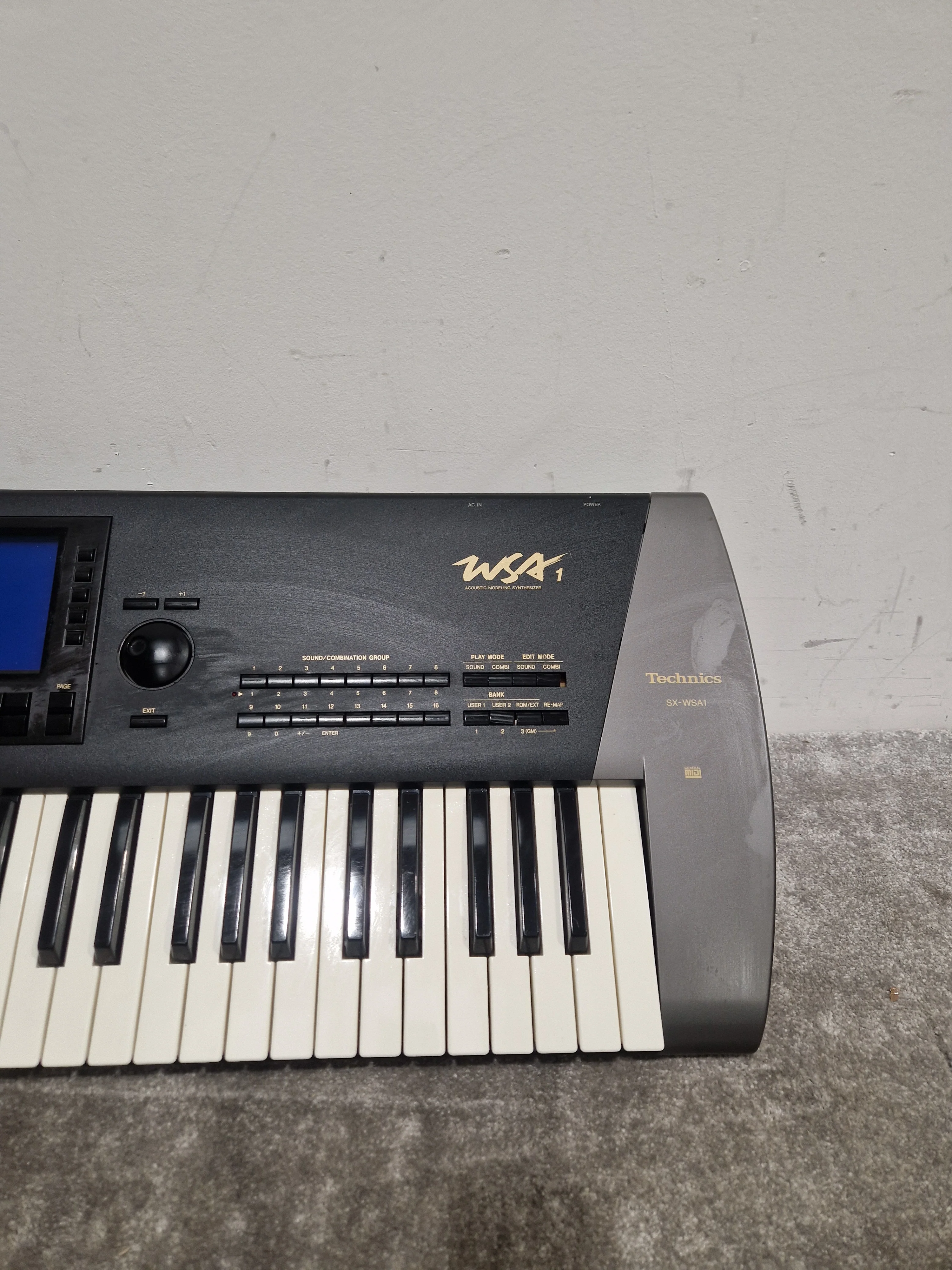 Technics WSA1 - Digital Piano/Synthesizer - Black - Good w/ Power Cable - Image 4