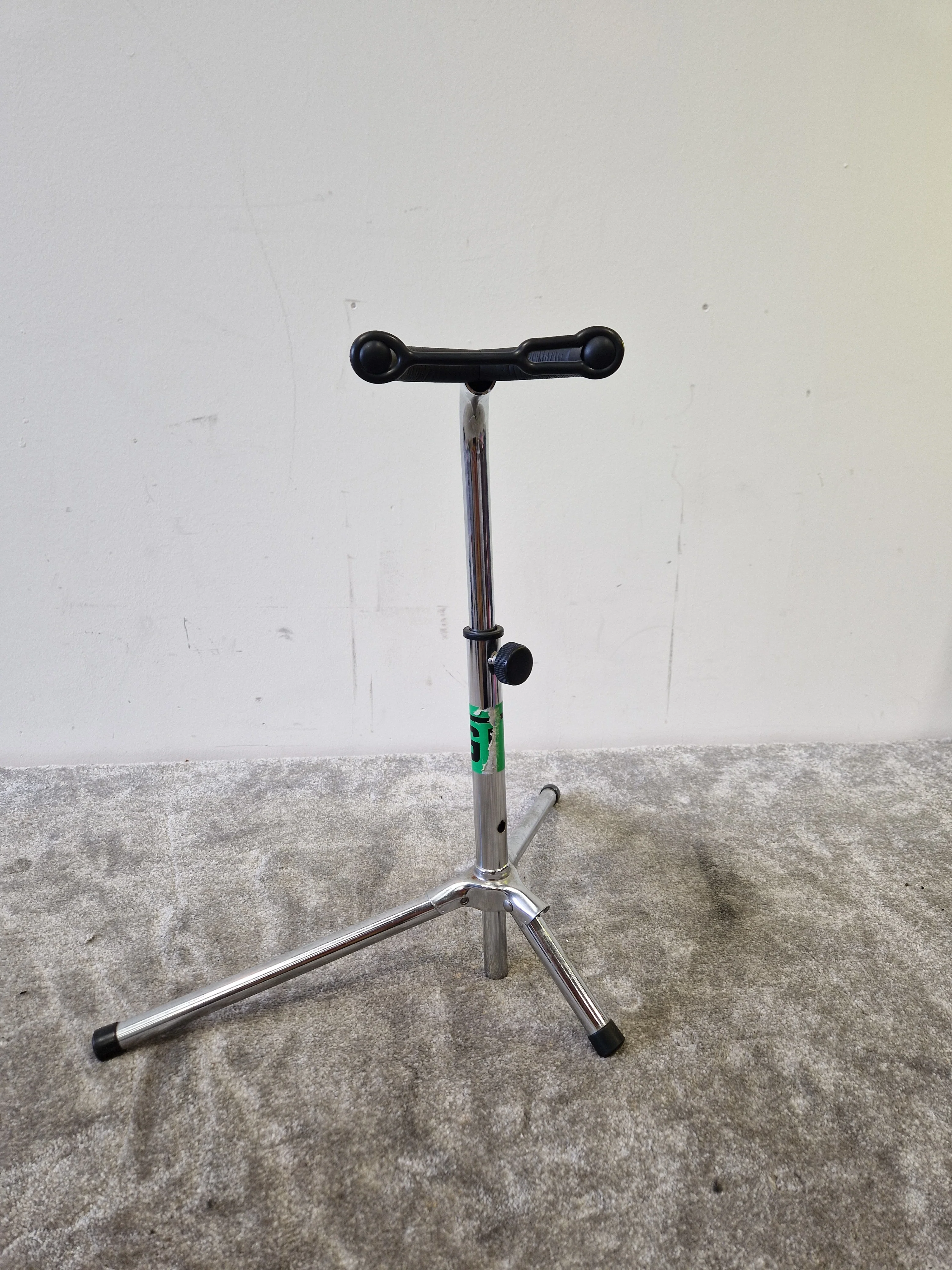 Universal Tripod instrument Stand for Banjos, Ukulele, Mandolin etc – Lightweight & Adjustable – Good - Image 2