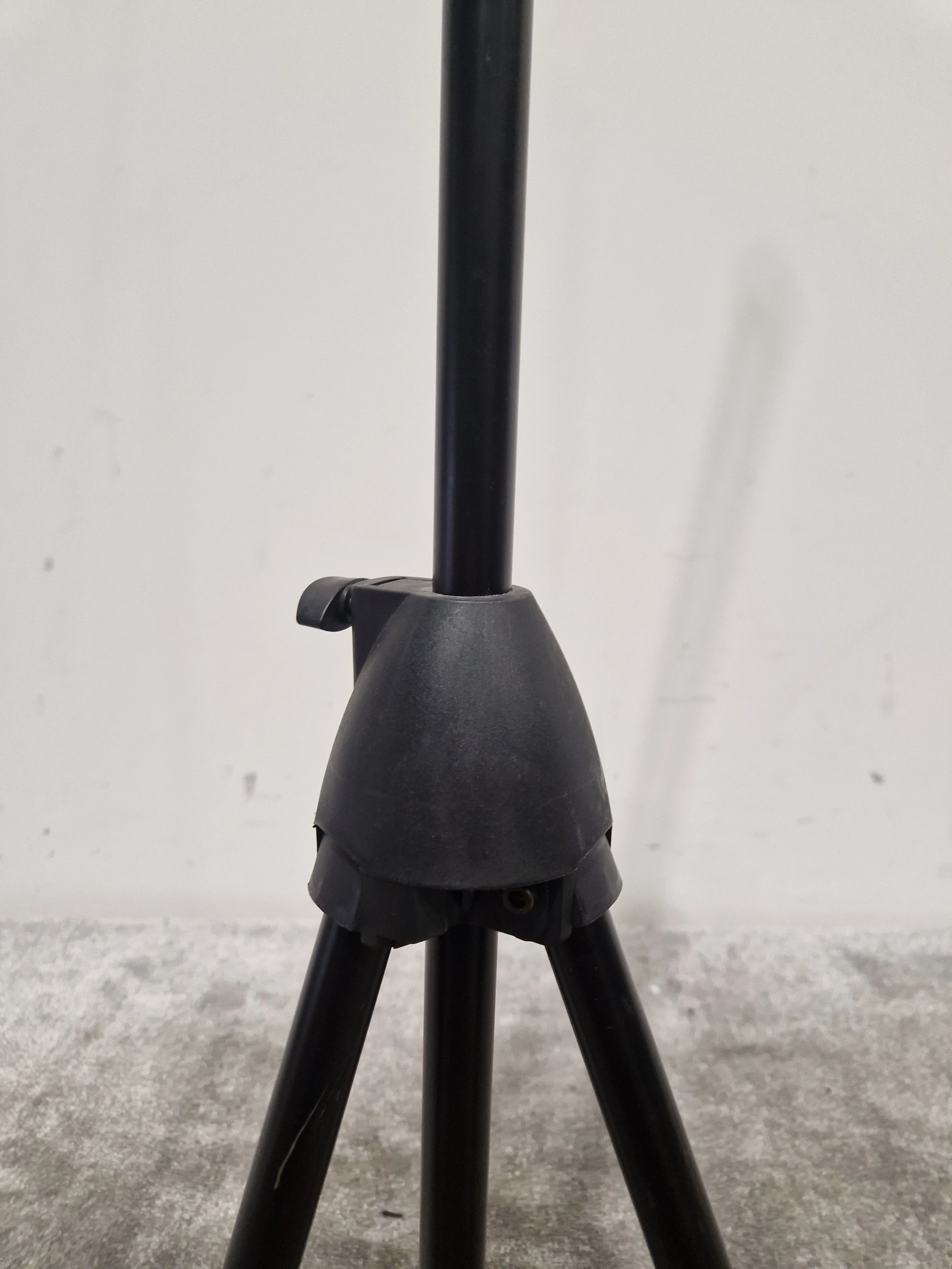 Tiger Mic Stand - Black – Microphone Stand - Good - Image 2