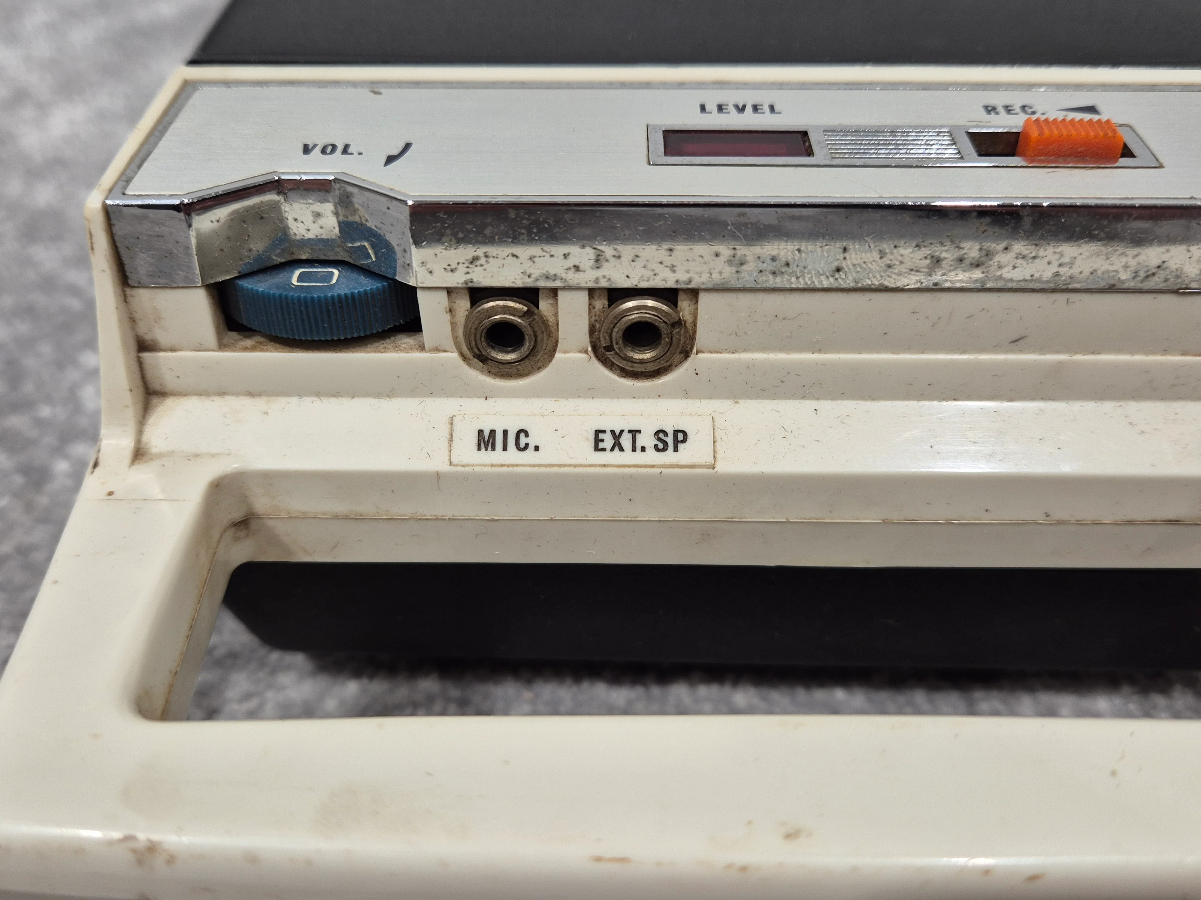 Tiny Pal SR-E22T - Reel-To-Reel Tape Recorder From The 1960s - Image 4