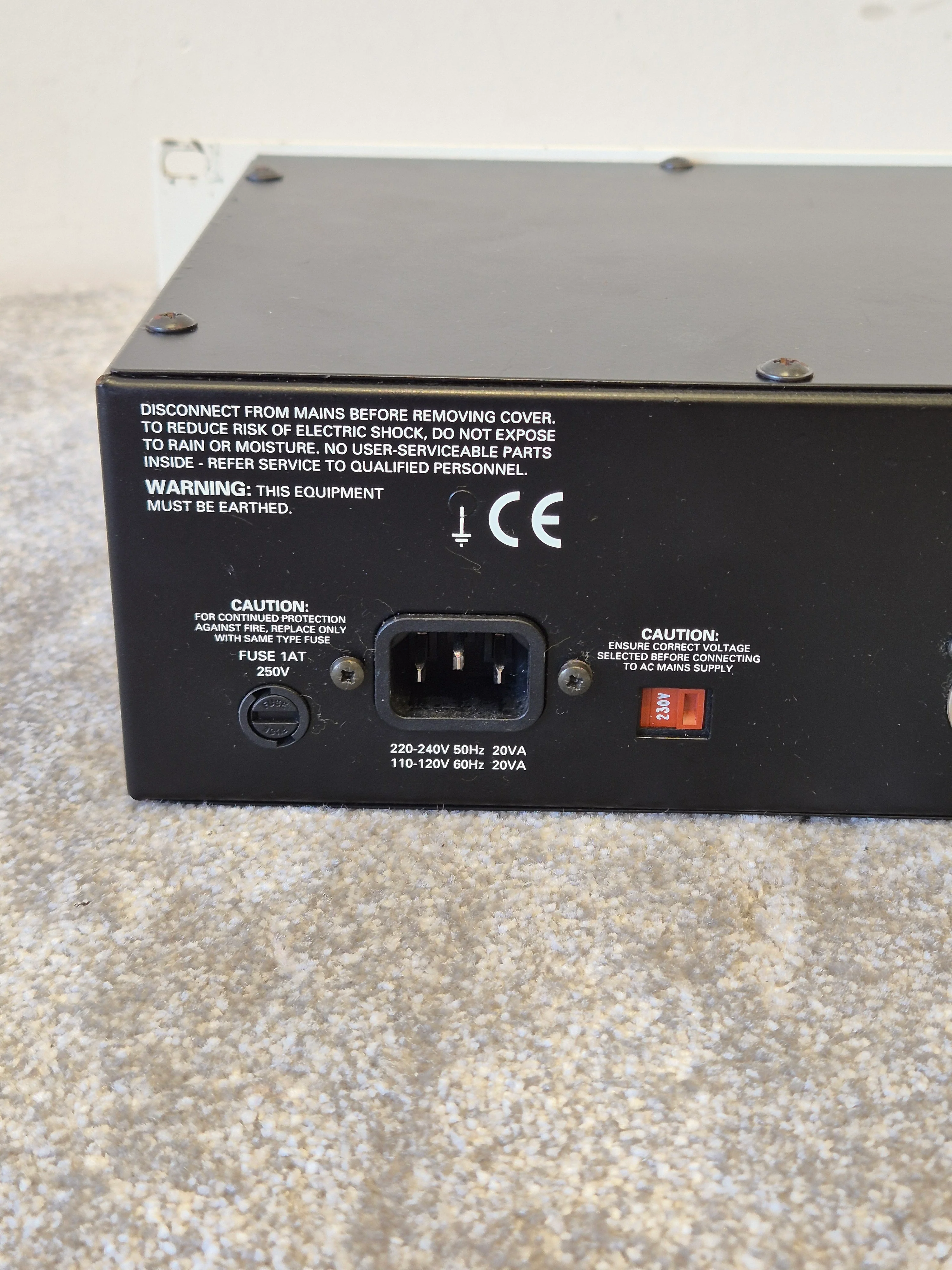 TL Audio Ivory Series 5001 Quad Valve Pre-Amplifier - Very Good Condition - Image 11