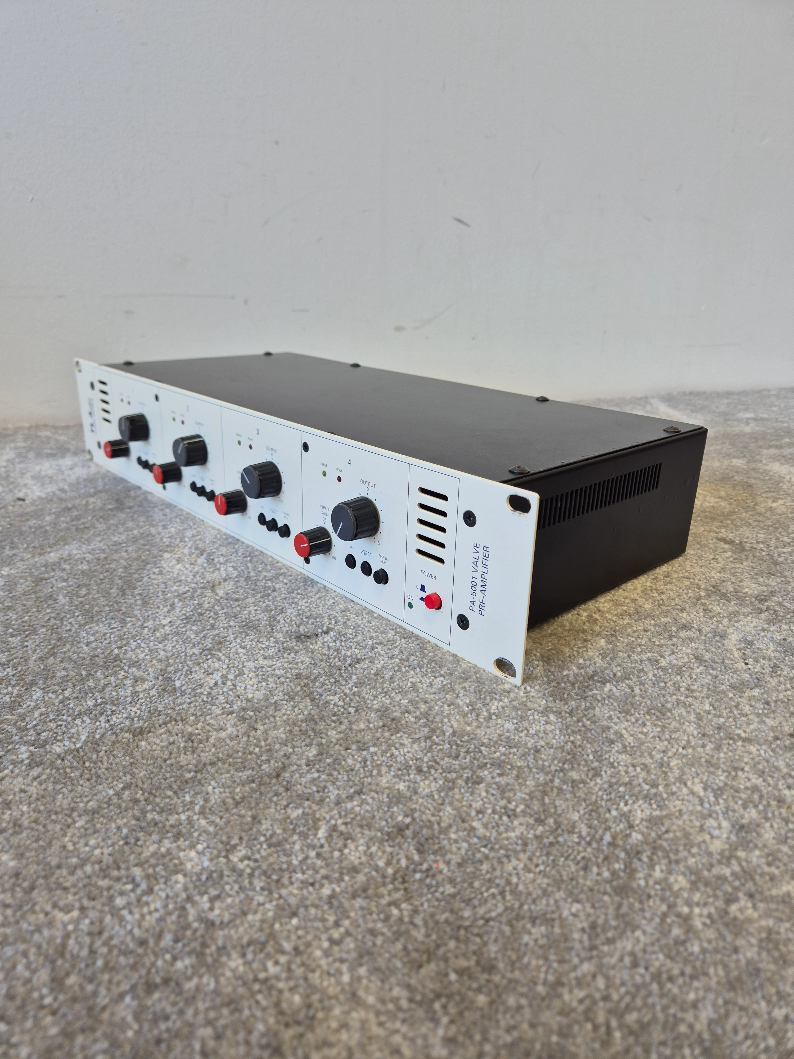TL Audio Ivory Series 5001 Quad Valve Pre-Amplifier - Very Good Condition - Image 13