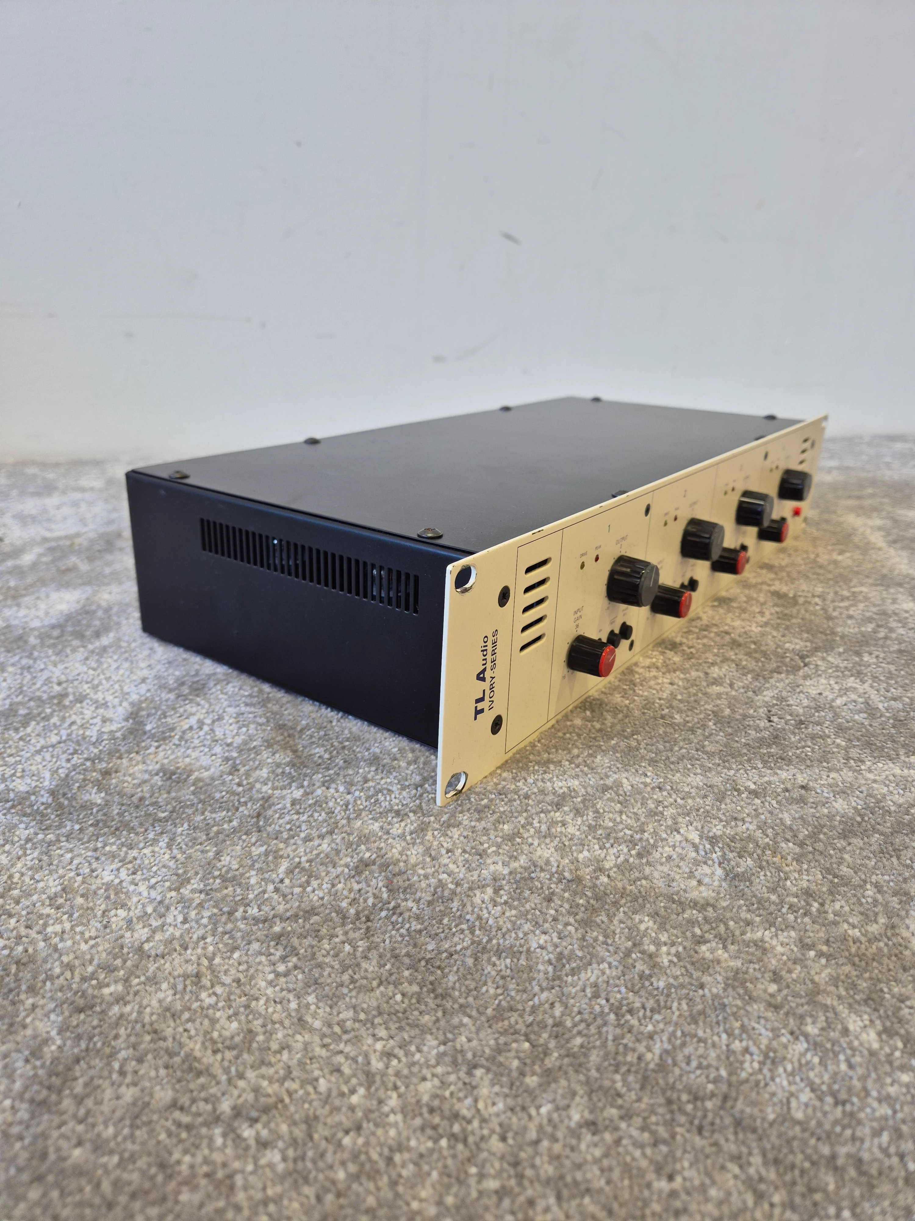 TL Audio Ivory Series 5001 Quad Valve Pre-Amplifier - Very Good Condition - Image 6