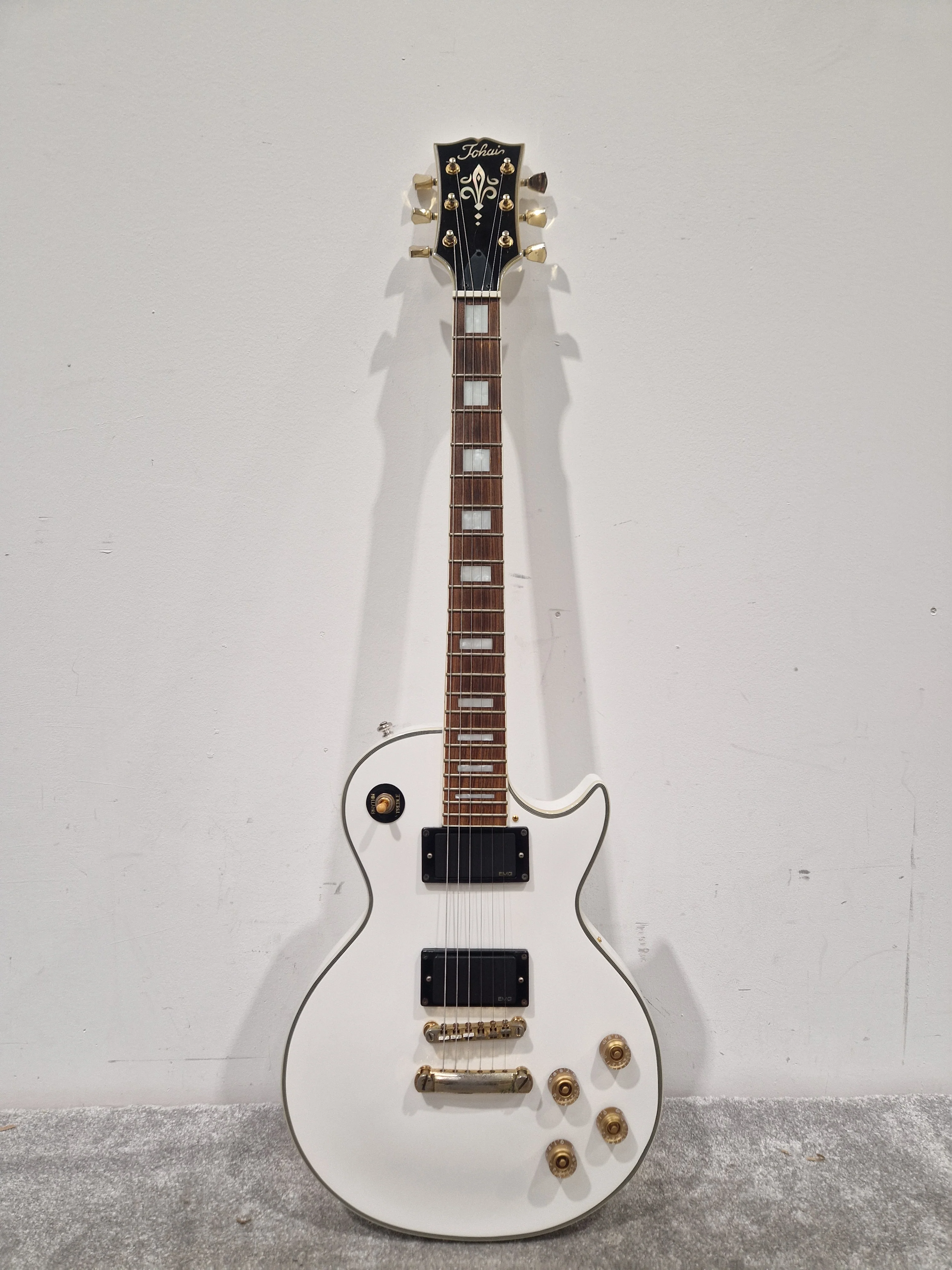 Tokai ALC112 Les Paul Custom Electric Guitar - Classic Design - Very Good w/ Hard Case - Image 3