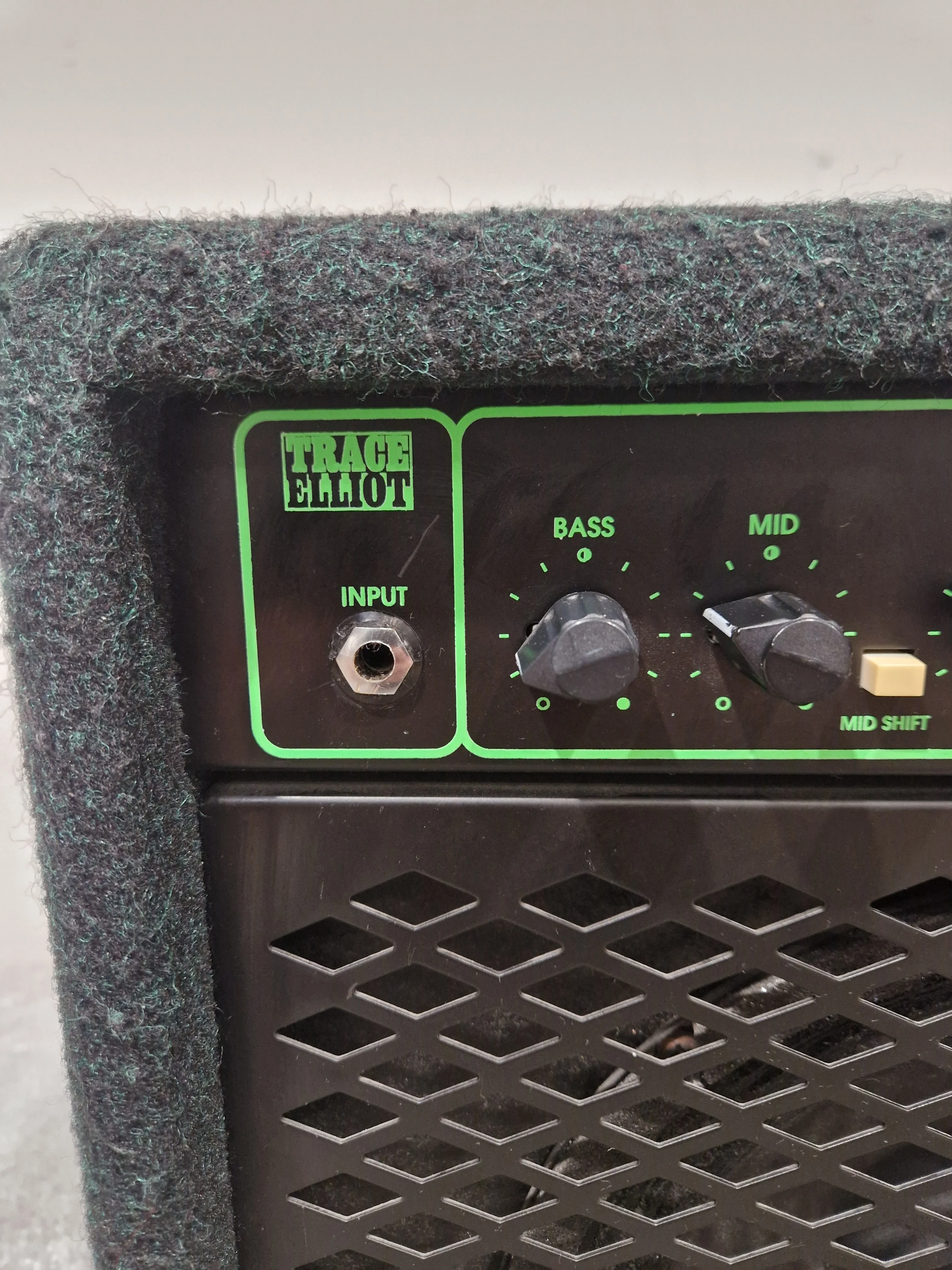 Trace Elliot Boxer 30 Bass Amplifier - 30 Watts, Compact Design - Very Good w/ Power Supply - Image 4