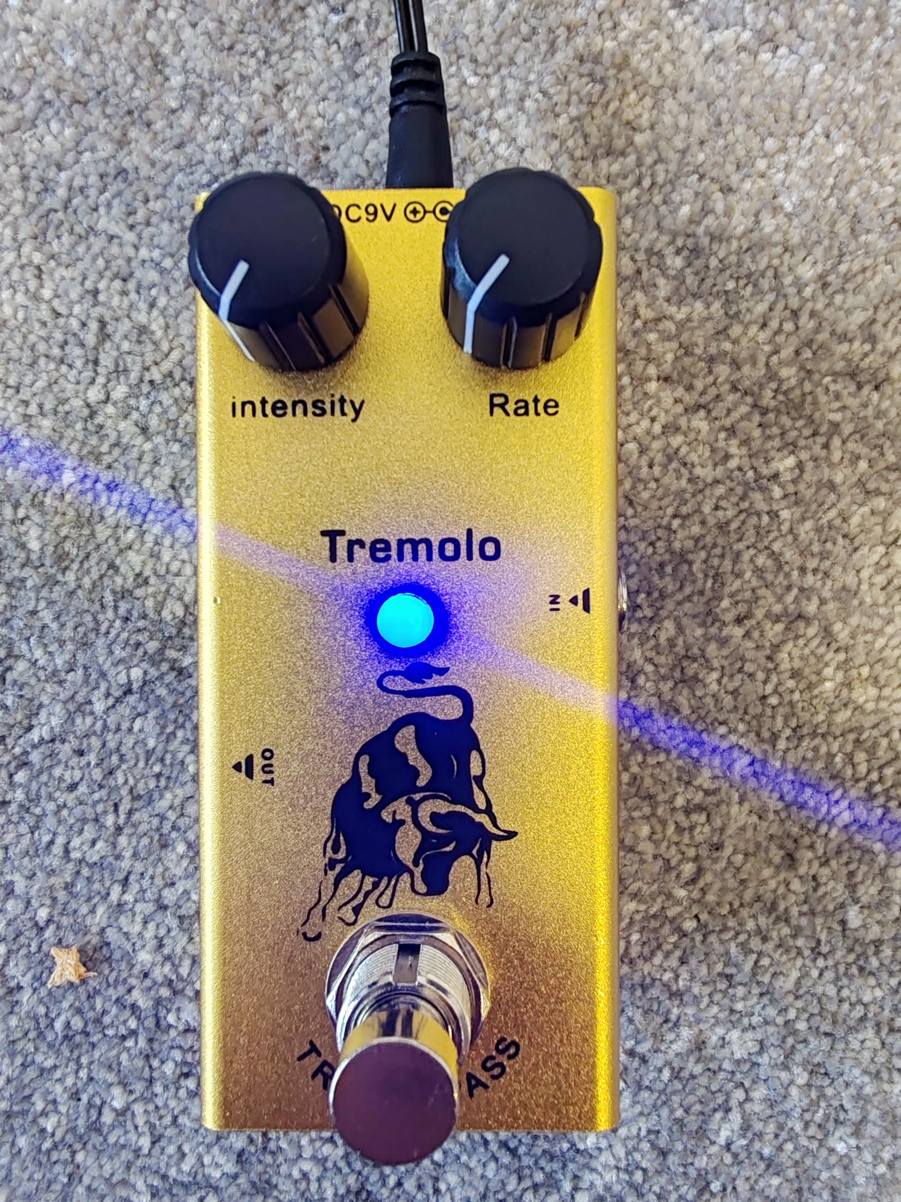 Tremolo Effects Pedal - True Bypass - Gold - Image 2
