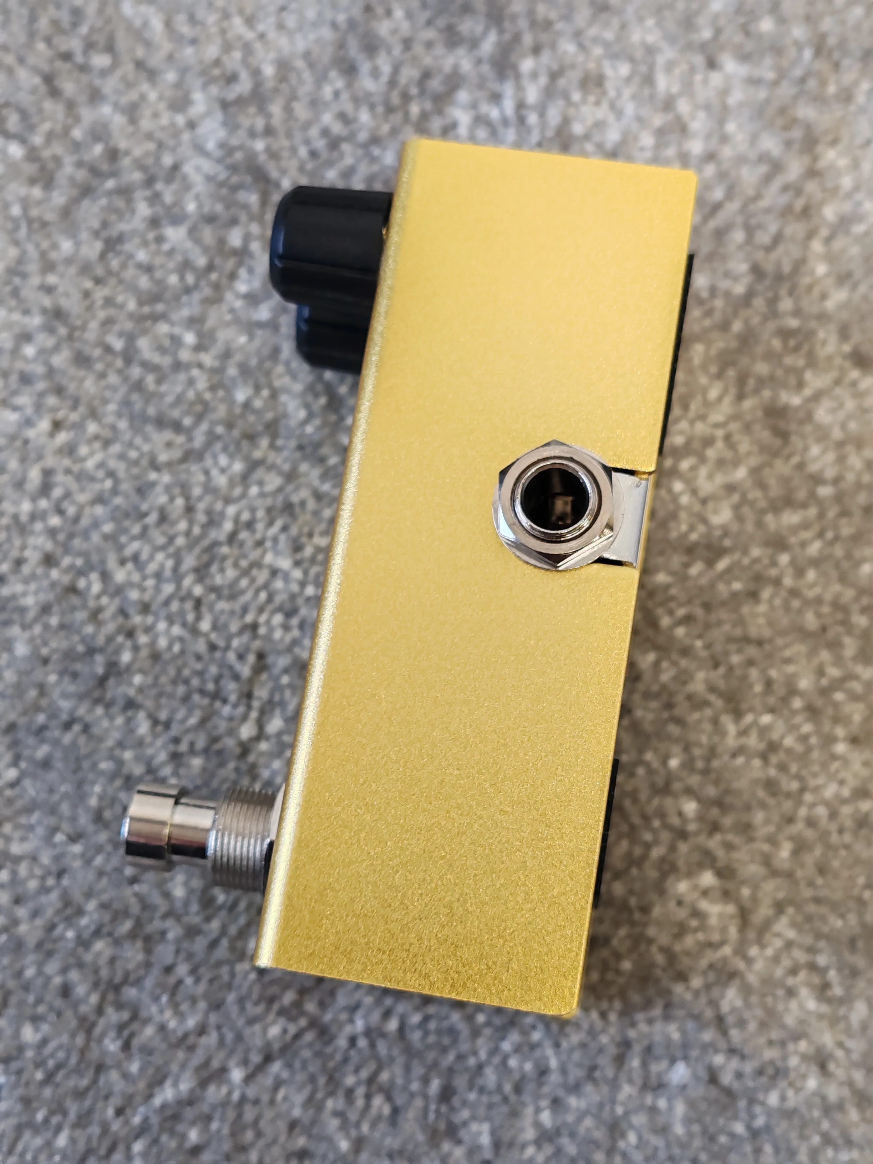 Tremolo Effects Pedal - True Bypass - Gold - Image 5