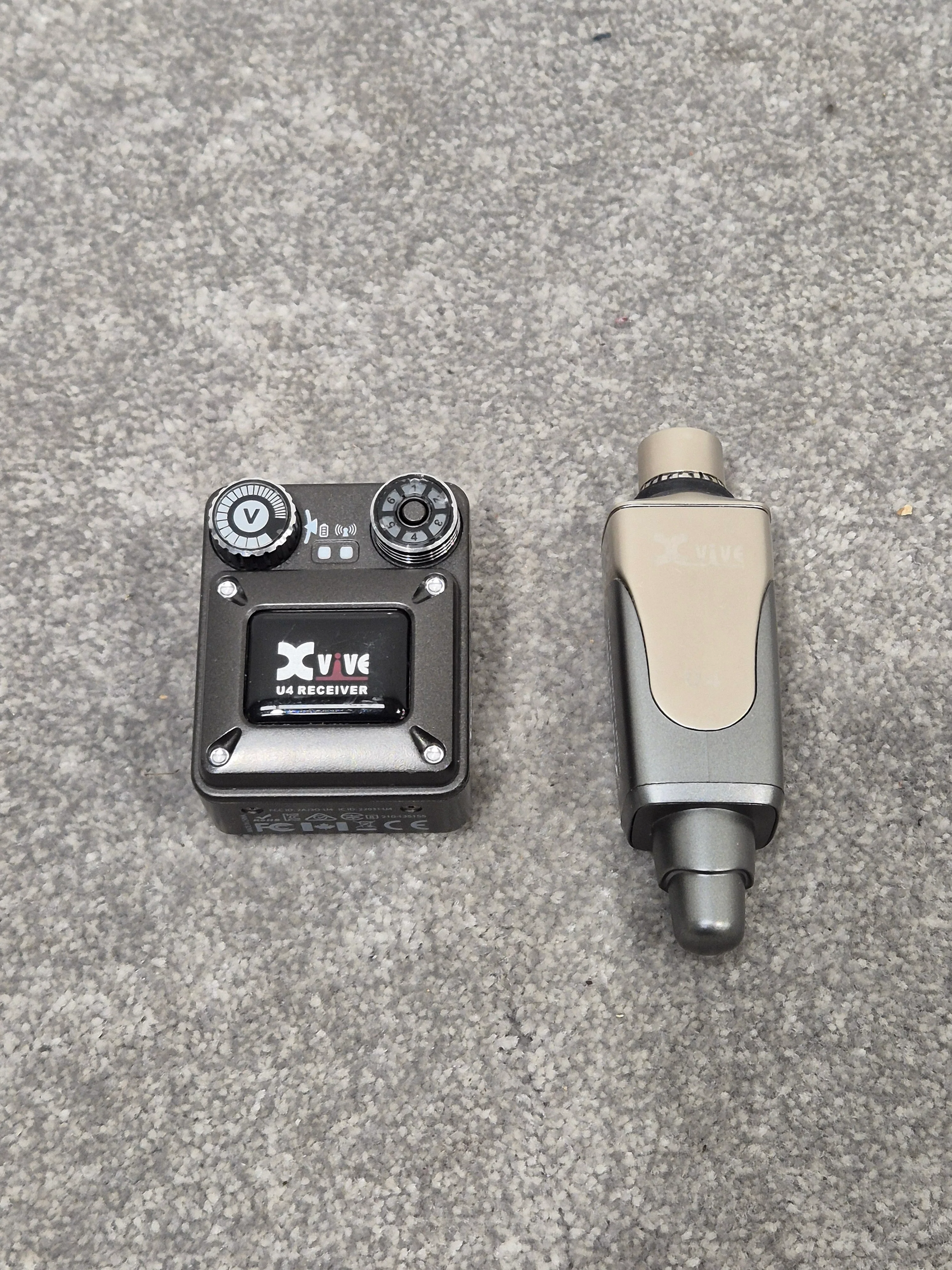 Xvive U4 - 2.4 GHz Wireless In-Ear Monitoring Solution w/ Original Box - Image 2