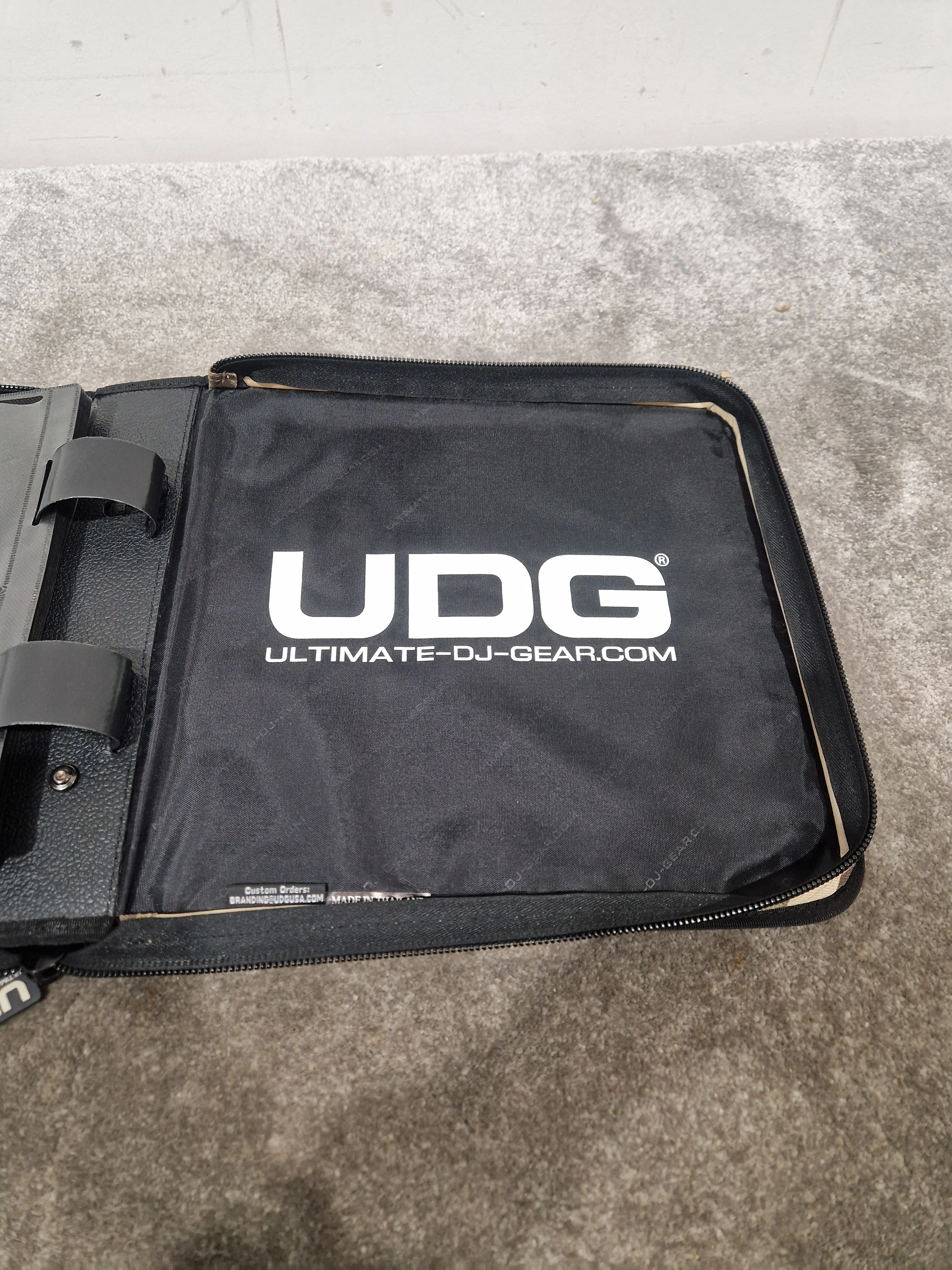 UDG CD Binder Camo - Durable Storage Solution - Excellent - Image 10