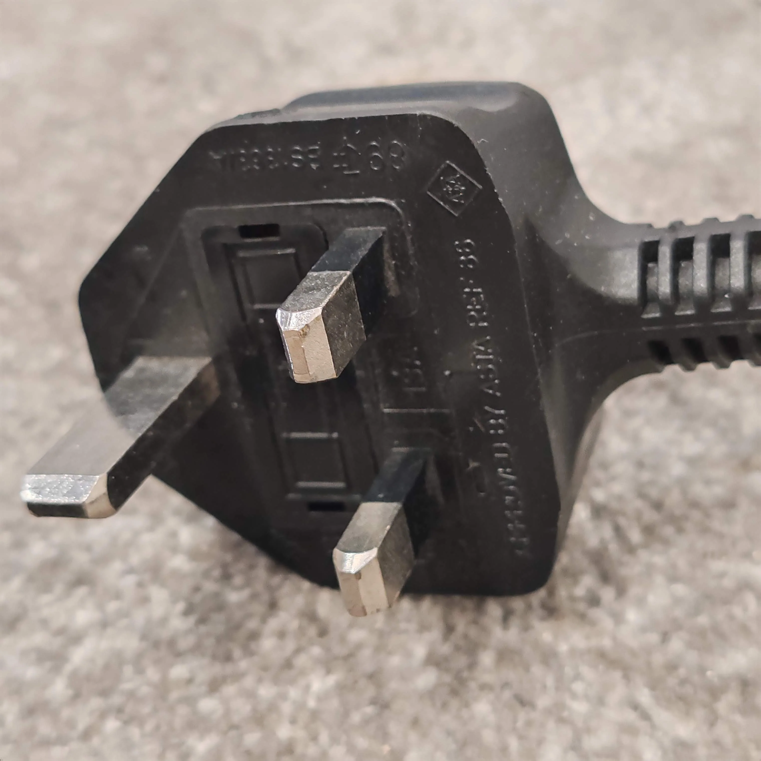 UK 3-Pin Plug to Dual IEC C13 Power Splitter Cable – BS 1363 Mains to 2x Kettle Leads for PC, Monitor, Server, UPS - Image 2