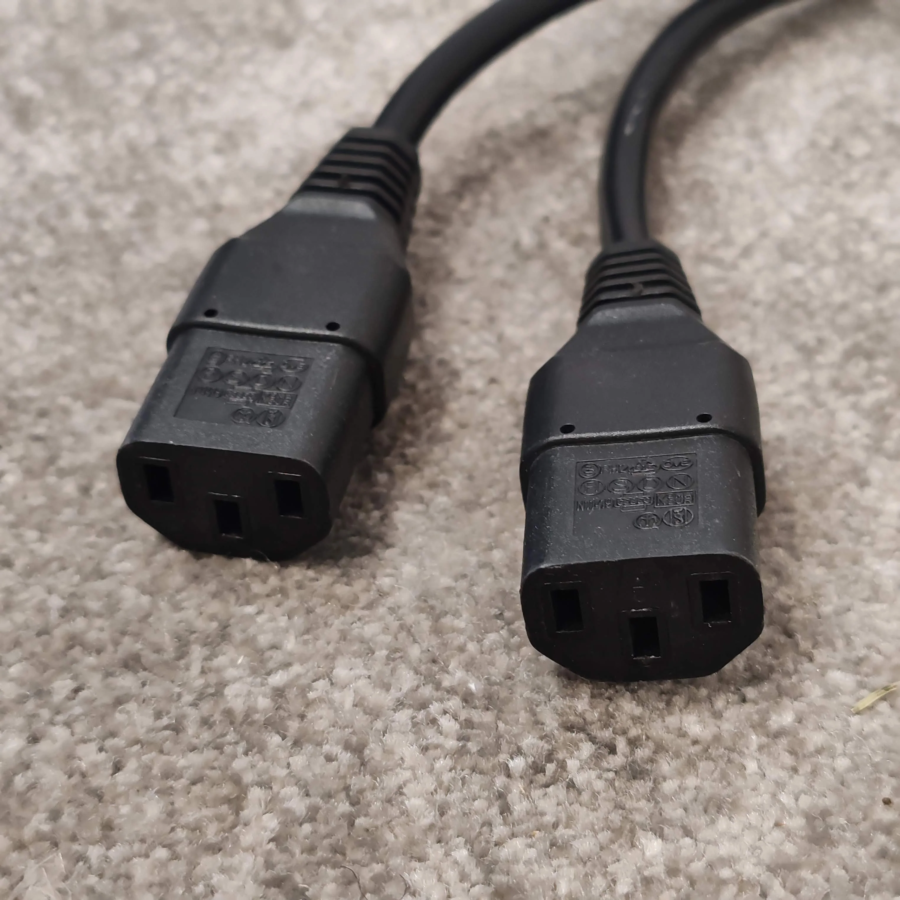 UK 3-Pin Plug to Dual IEC C13 Power Splitter Cable – BS 1363 Mains to 2x Kettle Leads for PC, Monitor, Server, UPS - Image 3